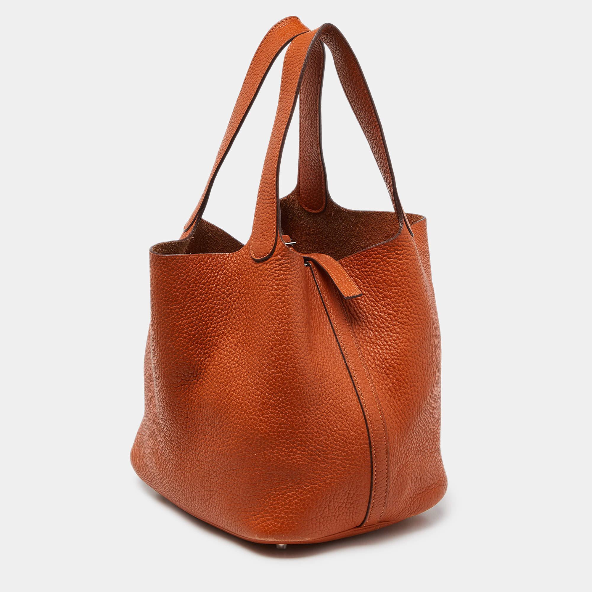 Hermès Orange Taurillon Clemence Leather Picotin Lock 22 Bag In Fair Condition For Sale In Dubai, Al Qouz 2