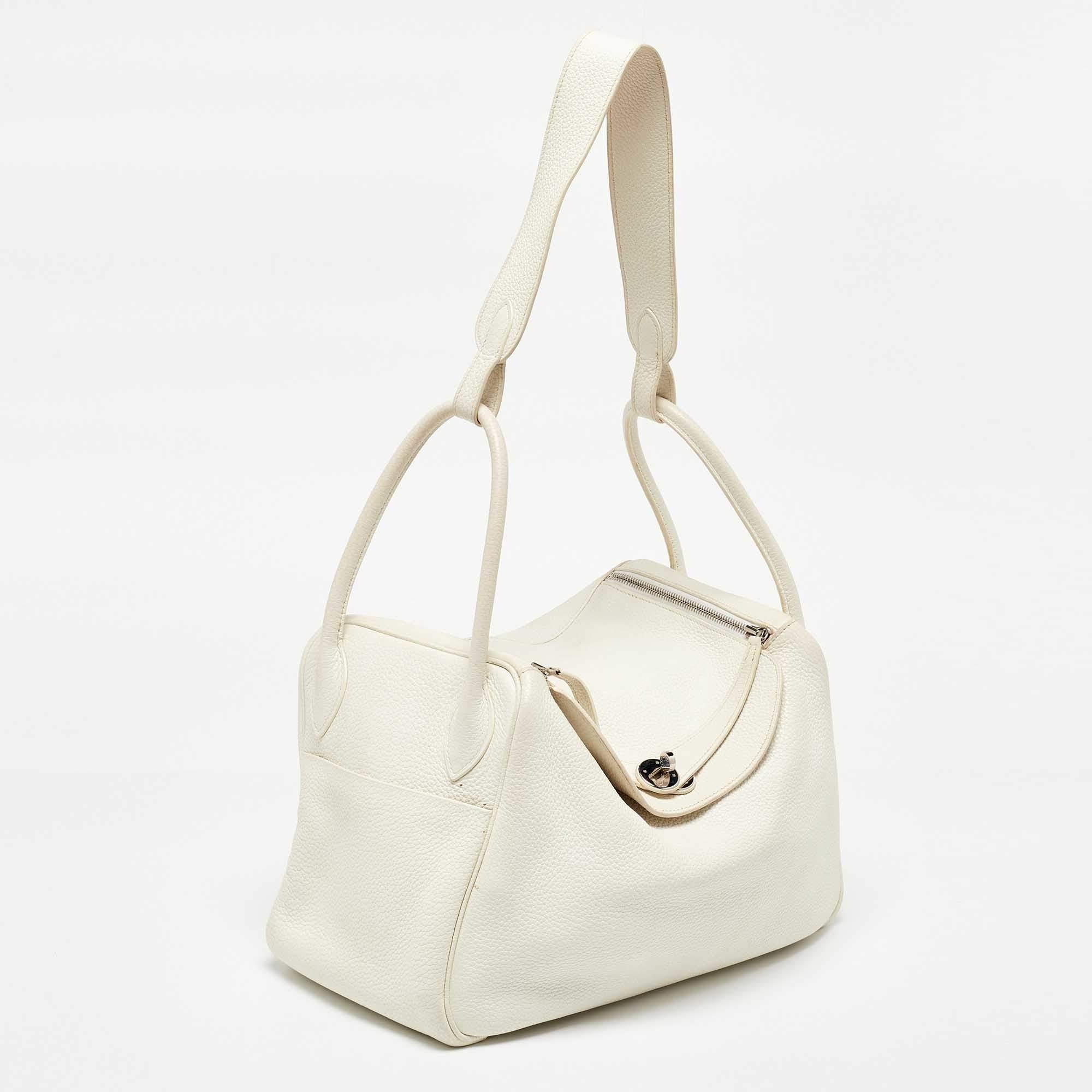 Hermès Weiß Taurillion Togo Leder Palladium Finish Lindy 34 Tasche im Zustand „Gut“ in Dubai, Al Qouz 2