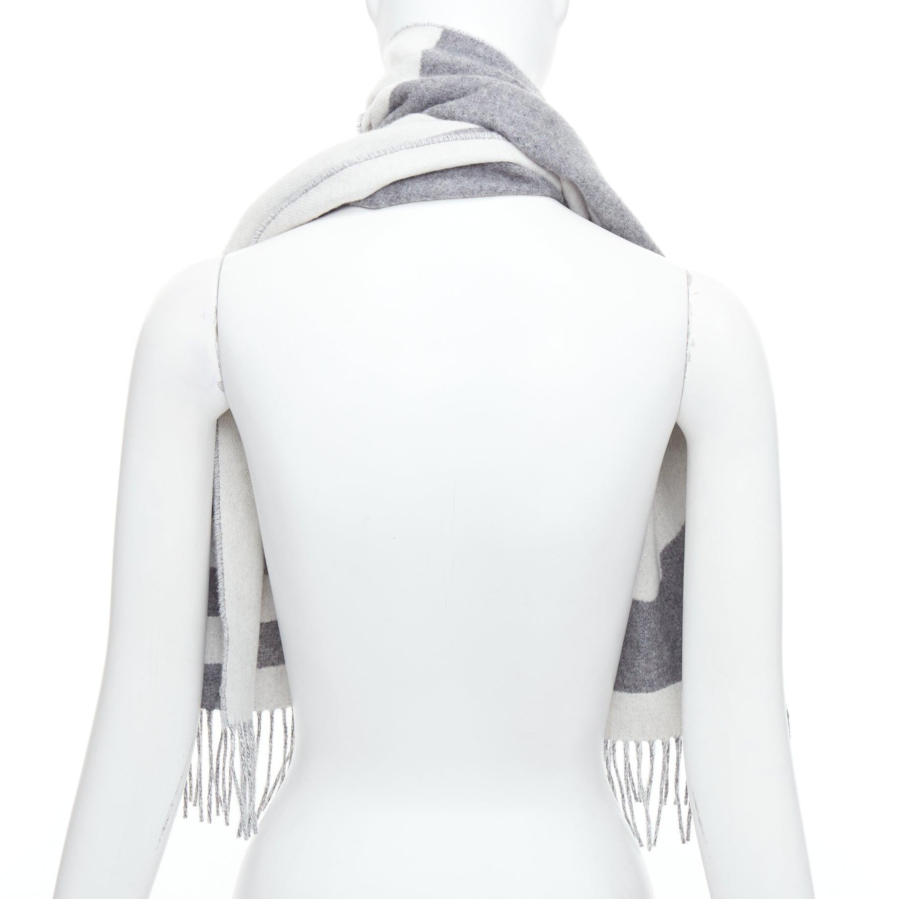 Women's HERMES 100% cashmere abstract horse head fringe wool scarf For Sale
