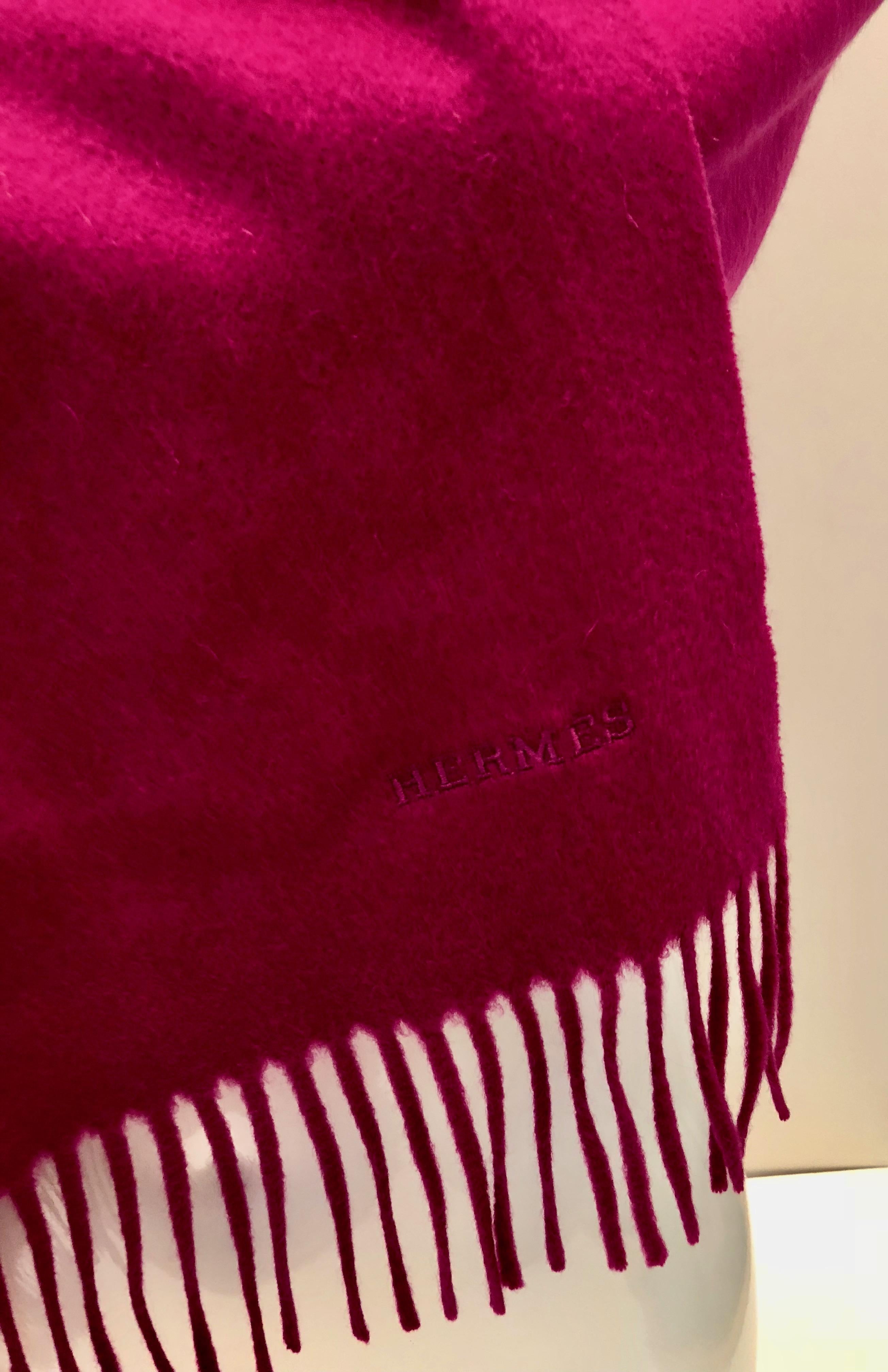 Hermes 100% Cashmere Magenta shawl In Excellent Condition For Sale In Boca Raton, FL