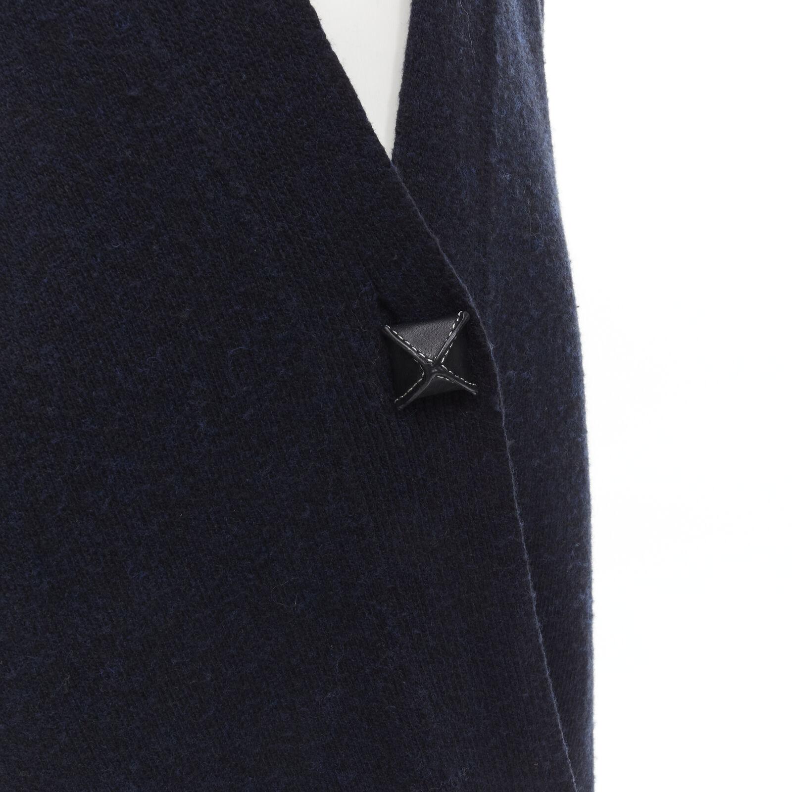 HERMES 100% cashmere Medor leather button navy black long line cardigan FR36 XS
Reference: TGAS/C01495
Brand: Hermes
Material: 100% Cashmere
Color: Navy, Black
Pattern: Solid
Closure: Button
Lining: Unlined
Extra Details: 100% cashmere. Navy blue