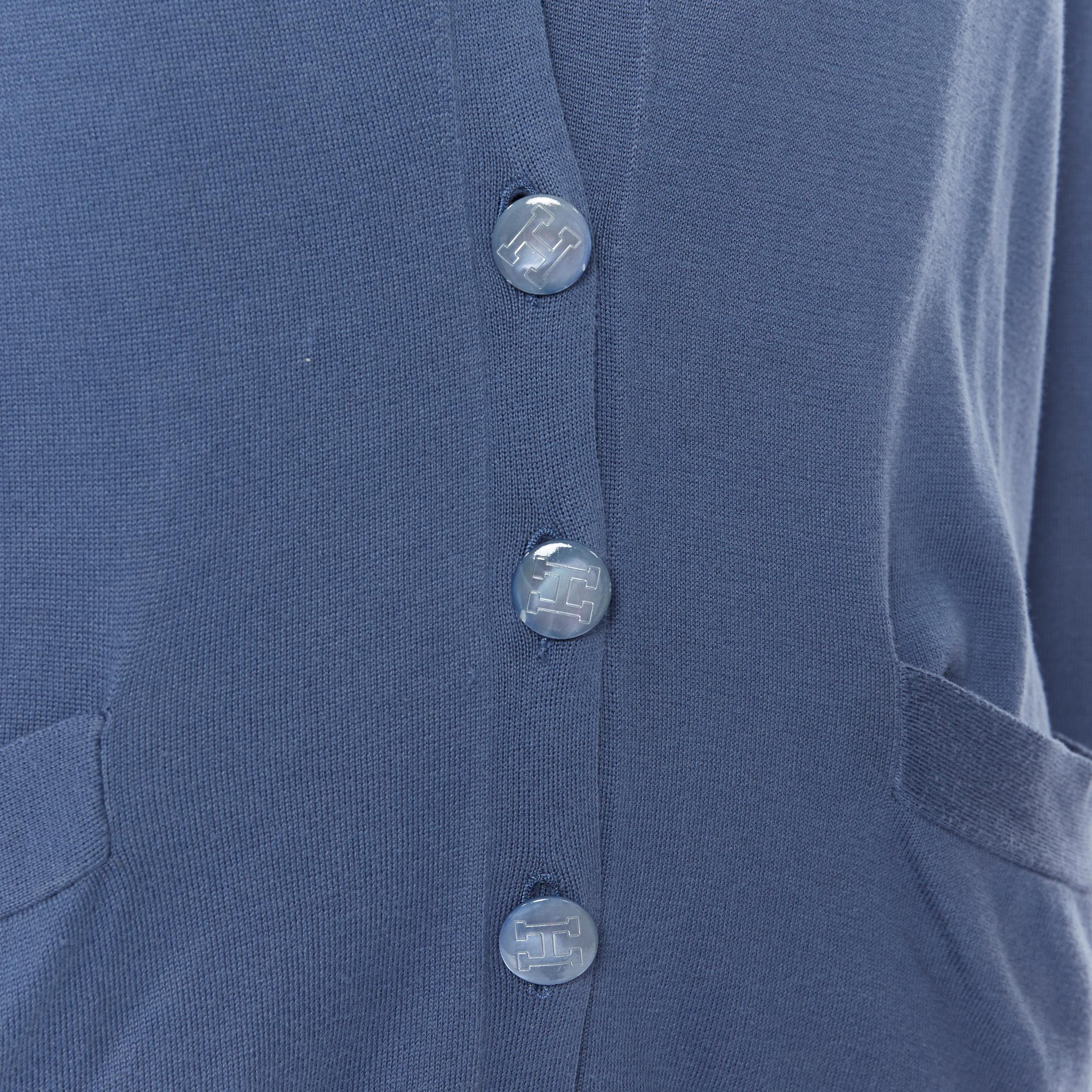 HERMES 100% cotton blue H mother of pearl button dual pocket cardigan sweater XS
Brand: Hermes
Model Name / Style: Cotton cardigan
Material: Cotton
Color: Blue
Pattern: Solid
Closure: Button
Extra Detail: H etched mother of pearl bttons. Dual front