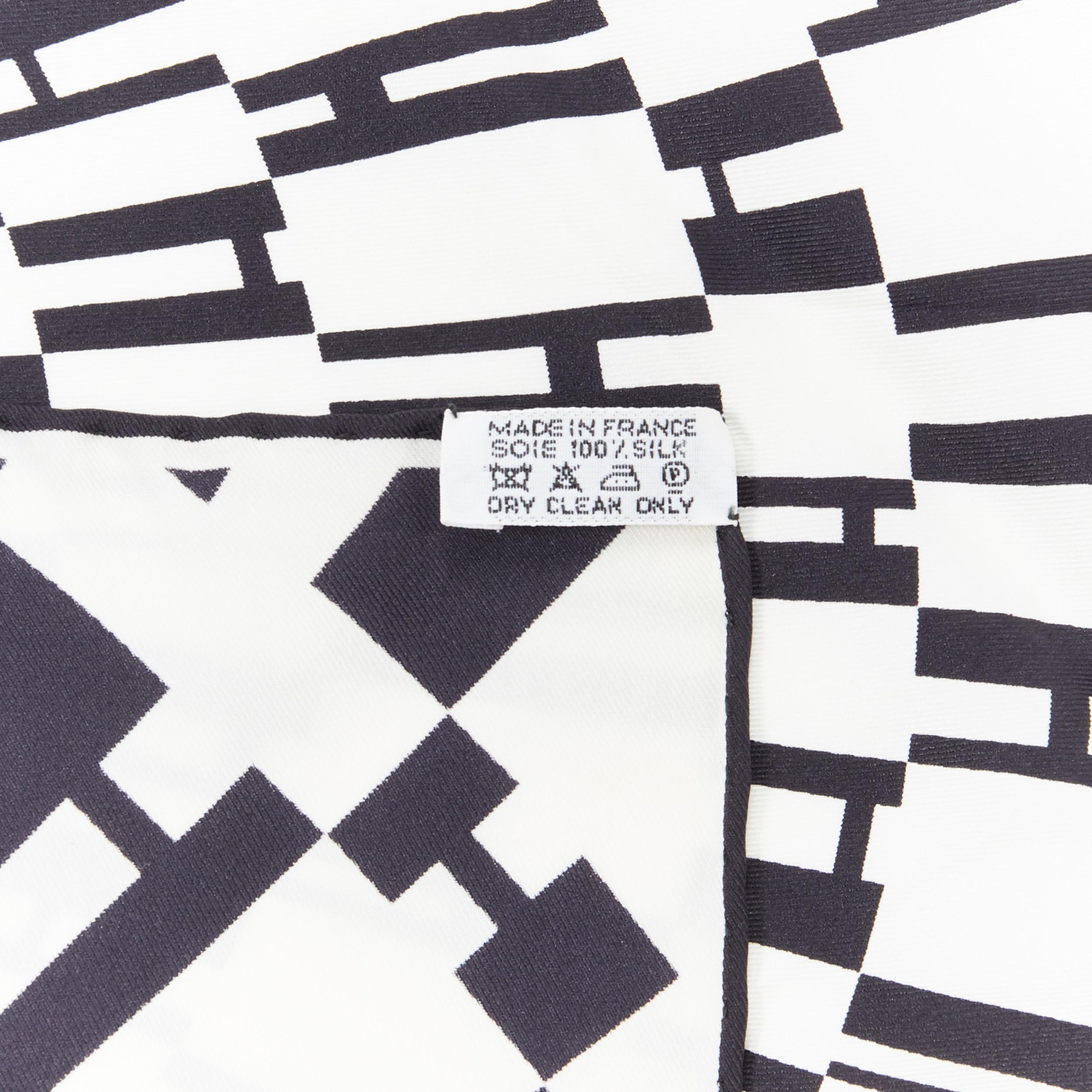 Foulard quadrato HERMES 100% seta bianco nero stampa geometrica H. H. 5
