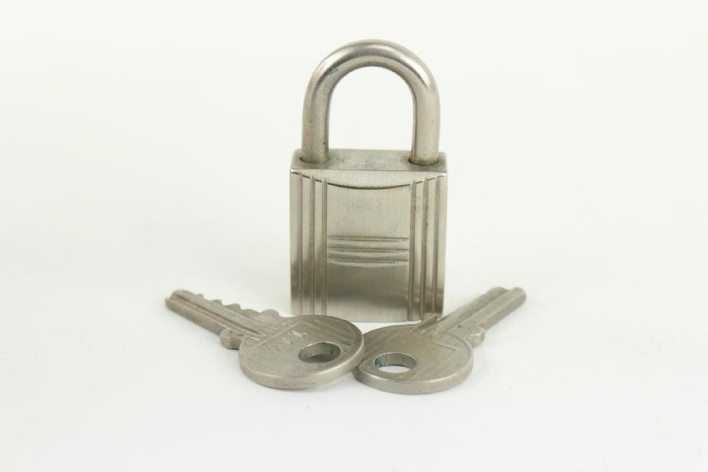 Beige Hermès #114 Silver Matte Brushed Cadena Padlock Key Set Lock Bag Charm 129h15
