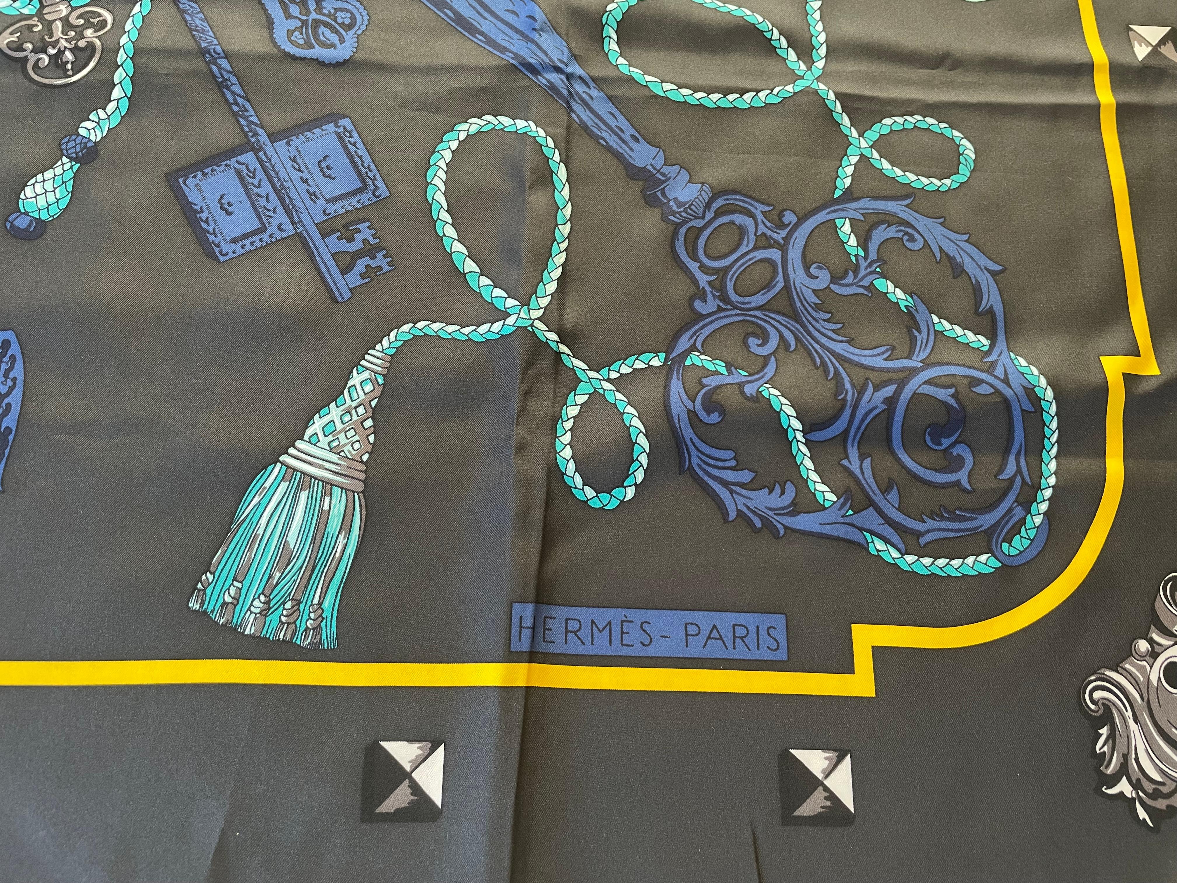 HERMÉS 132 x 132 cm Seidenschal 'Le Clefs' von Caty Latham im Angebot 10