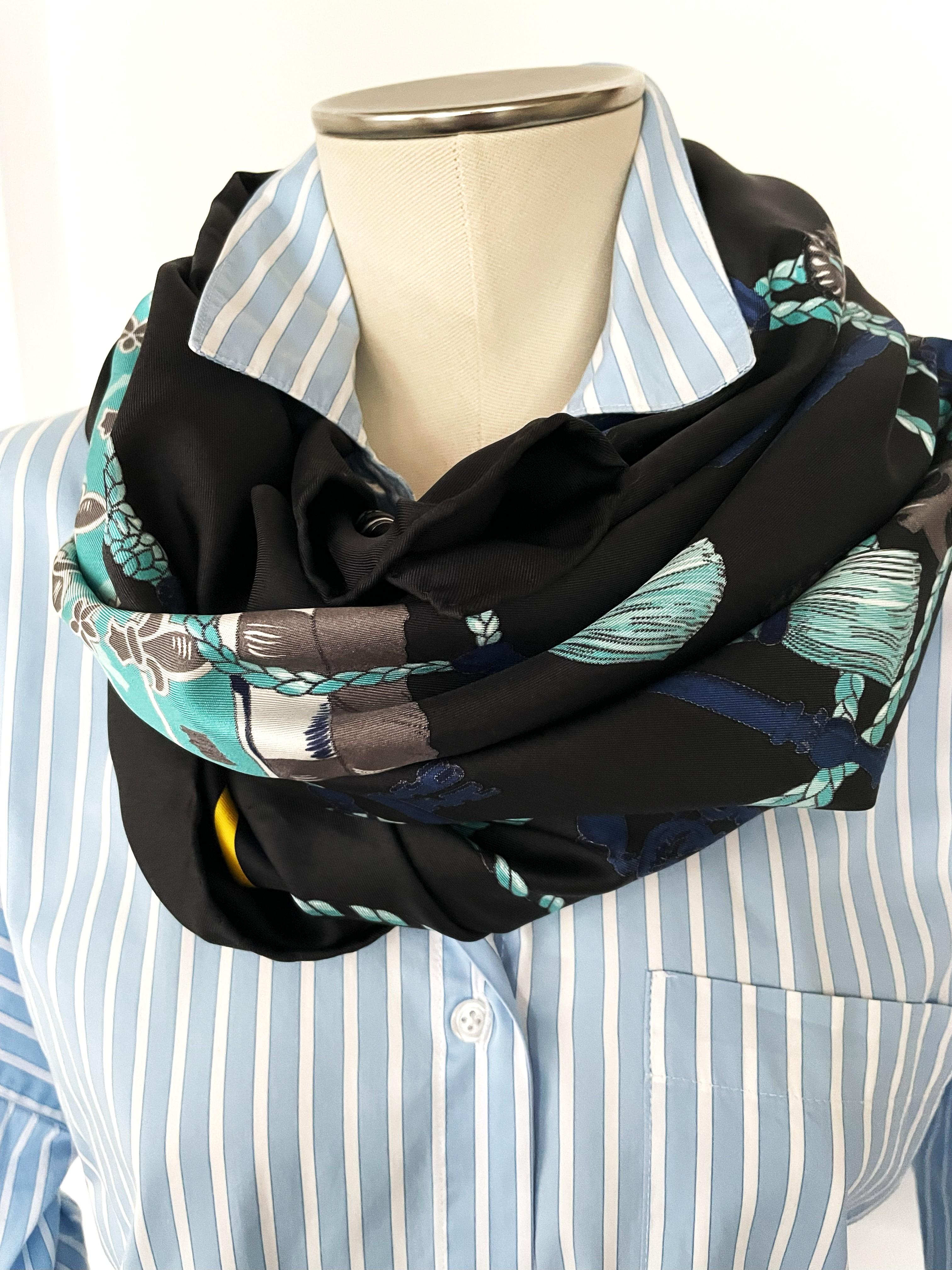 HERMÉS 132 x 132 cm Seidenschal 'Le Clefs' von Caty Latham im Angebot 12