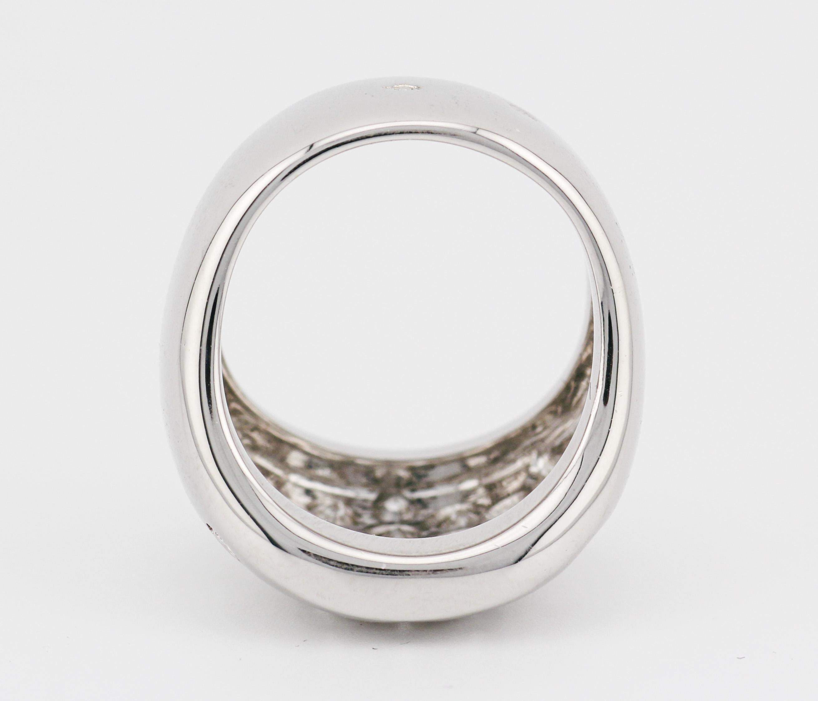Hermes 1,45 Karat Diamant 18K Weißgold Dome Ring Größe 6 im Angebot 3