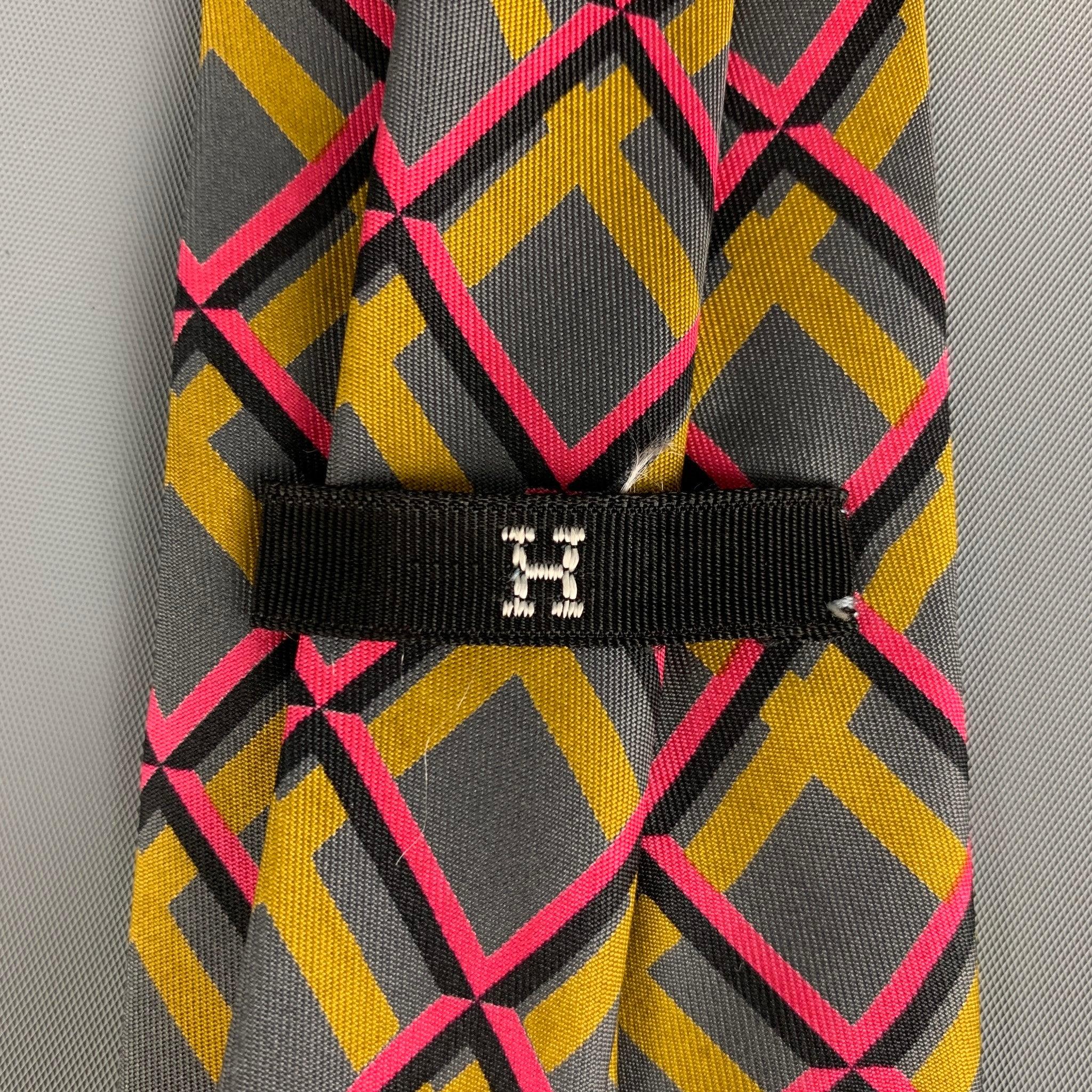 HERMES 161 TA Grey Pink Plaid Silk Tie In Good Condition In San Francisco, CA