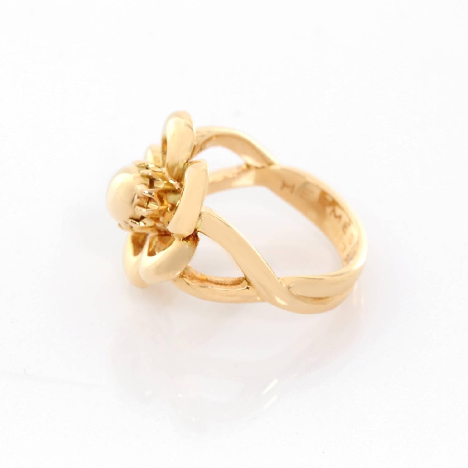 flower shaped gold ring design