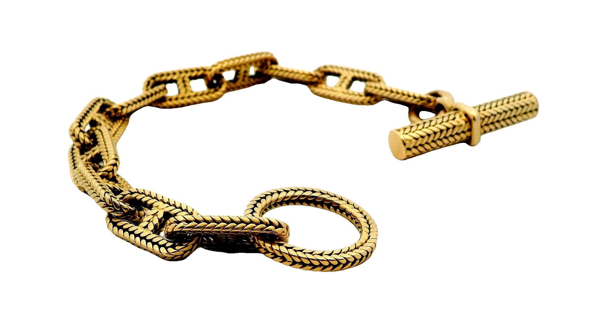 This rare, large-sized Hermes Georges L'Enfant Paris 'Chaine d'Ancre' vintage toggle link bracelet is a stunning statement piece you've been searching for. Crafted with eleven handmade links, this woven herringbone bracelet is made of 18-karat