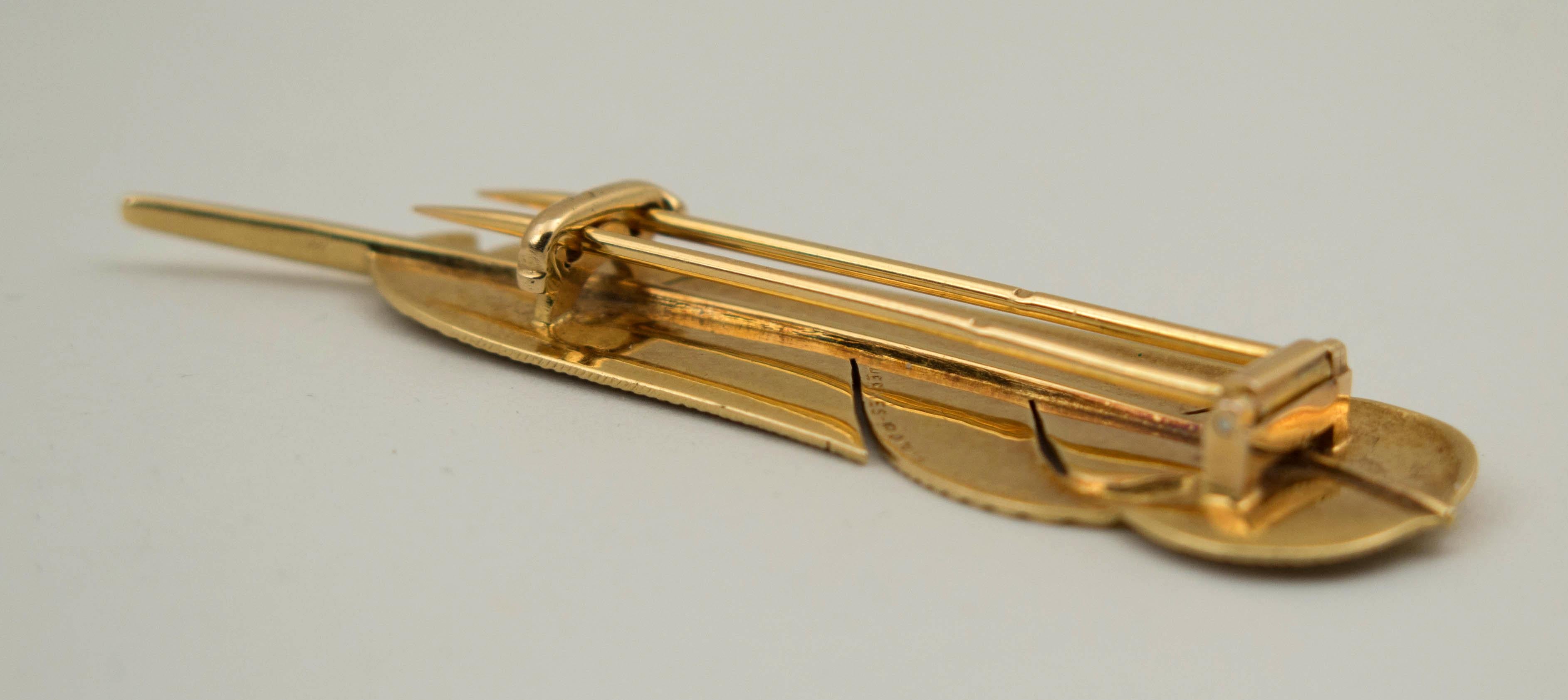 Hermes 18 Karat Gold Feather Brooch Pin Vintage In Excellent Condition In Austin, TX