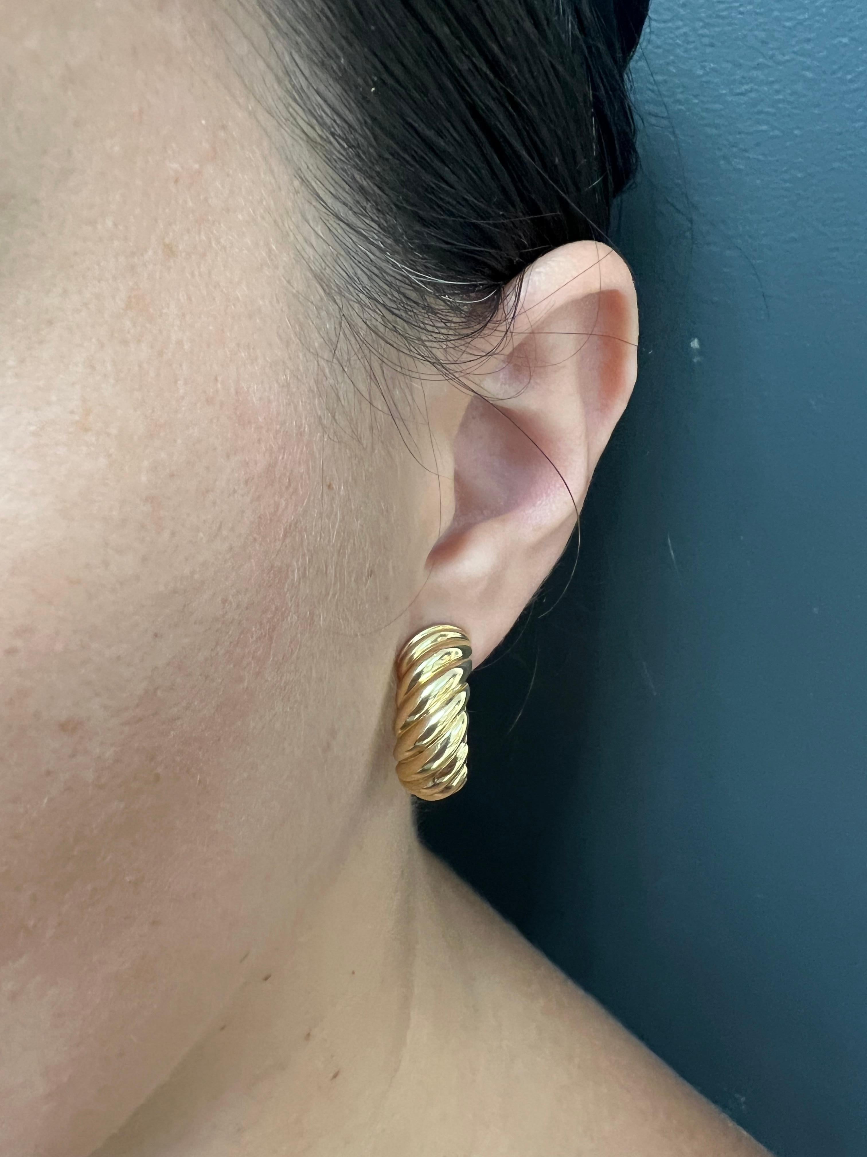 A pair of Hermes hoop earrings made of 18k gold.
The earrings of classic hoop design with a recognizable Hermes look. They are crafted out of ribbed high-polished gold that gracefully swirl down the earring. These gold hoops have perfect proportions