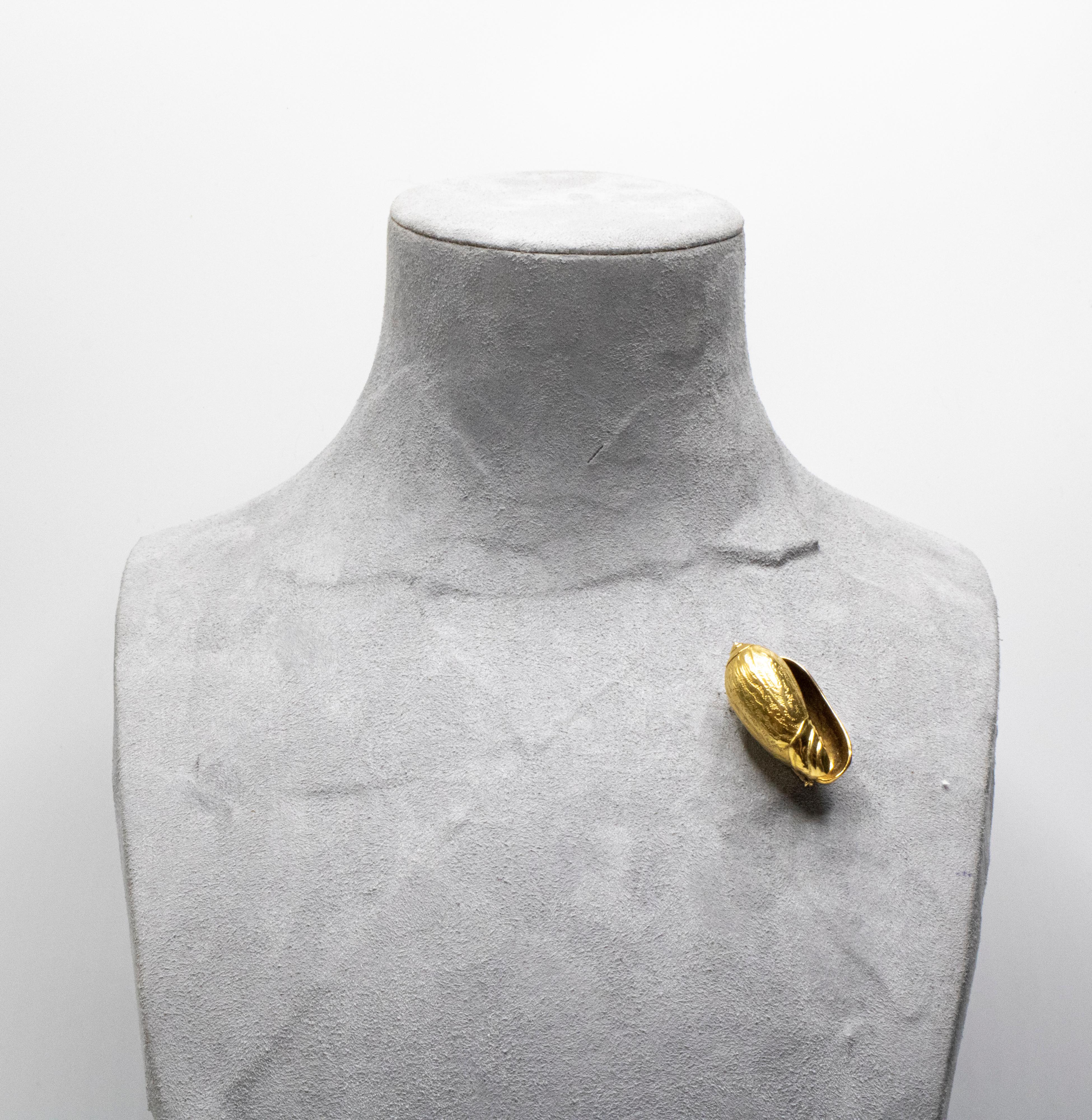 Women's or Men's Hermes 18 Karat Gold Seashell Brooch