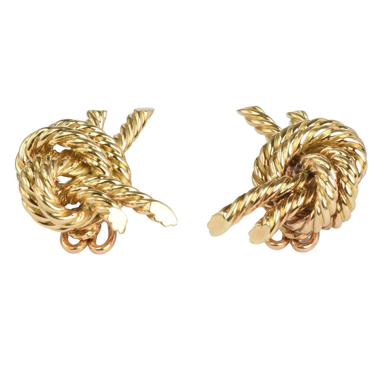 A vintage 18k yellow gold Hermès tied gold knot rope design clip on Earrings by Georges L'Enfant.

Made in France, Paris, Circa 1960’s.

French marks 18k,  Marked Hermes Paris