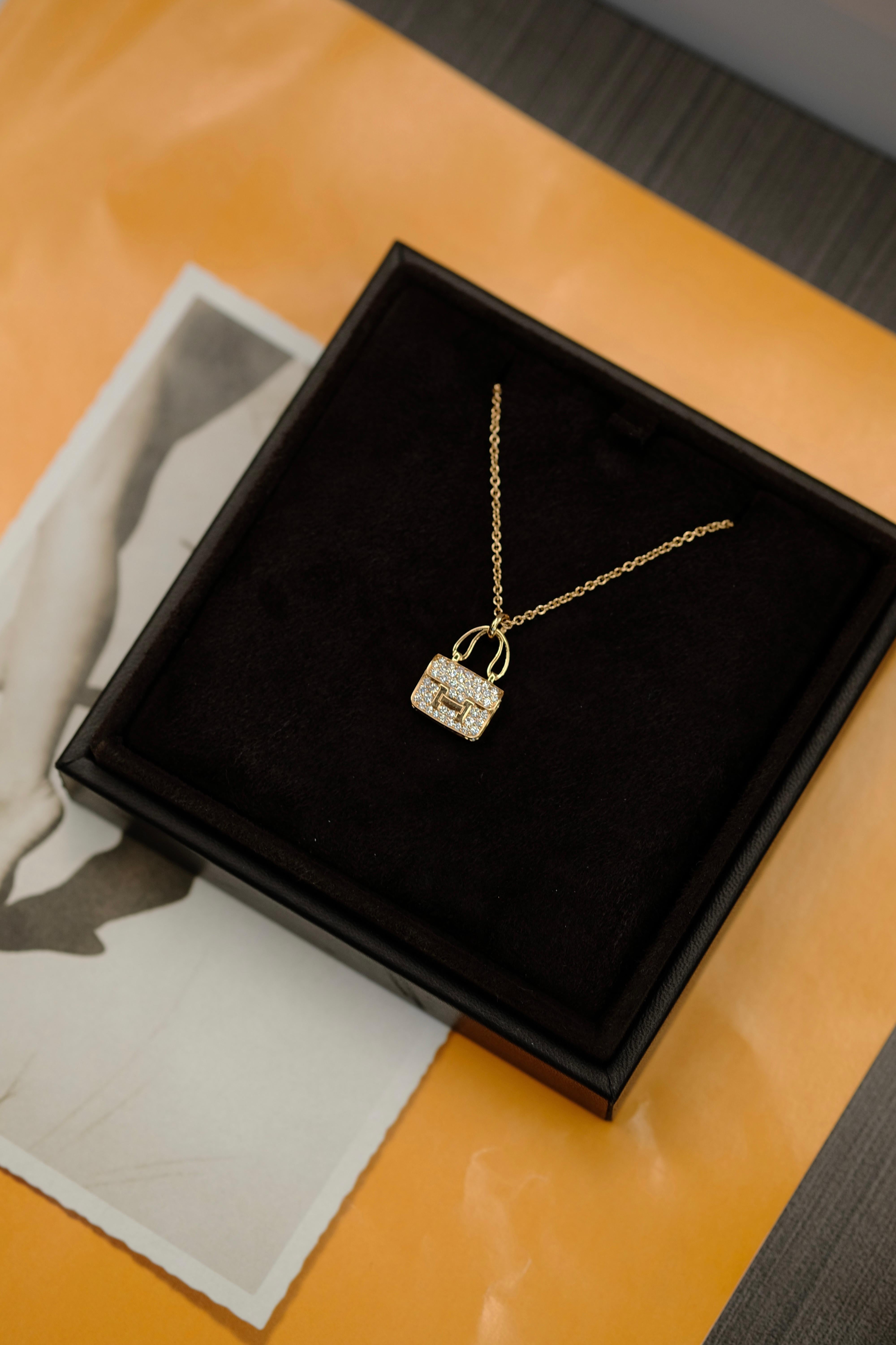 Collana con ciondolo Constance di Hermes in oro rosa 18K in vendita 2