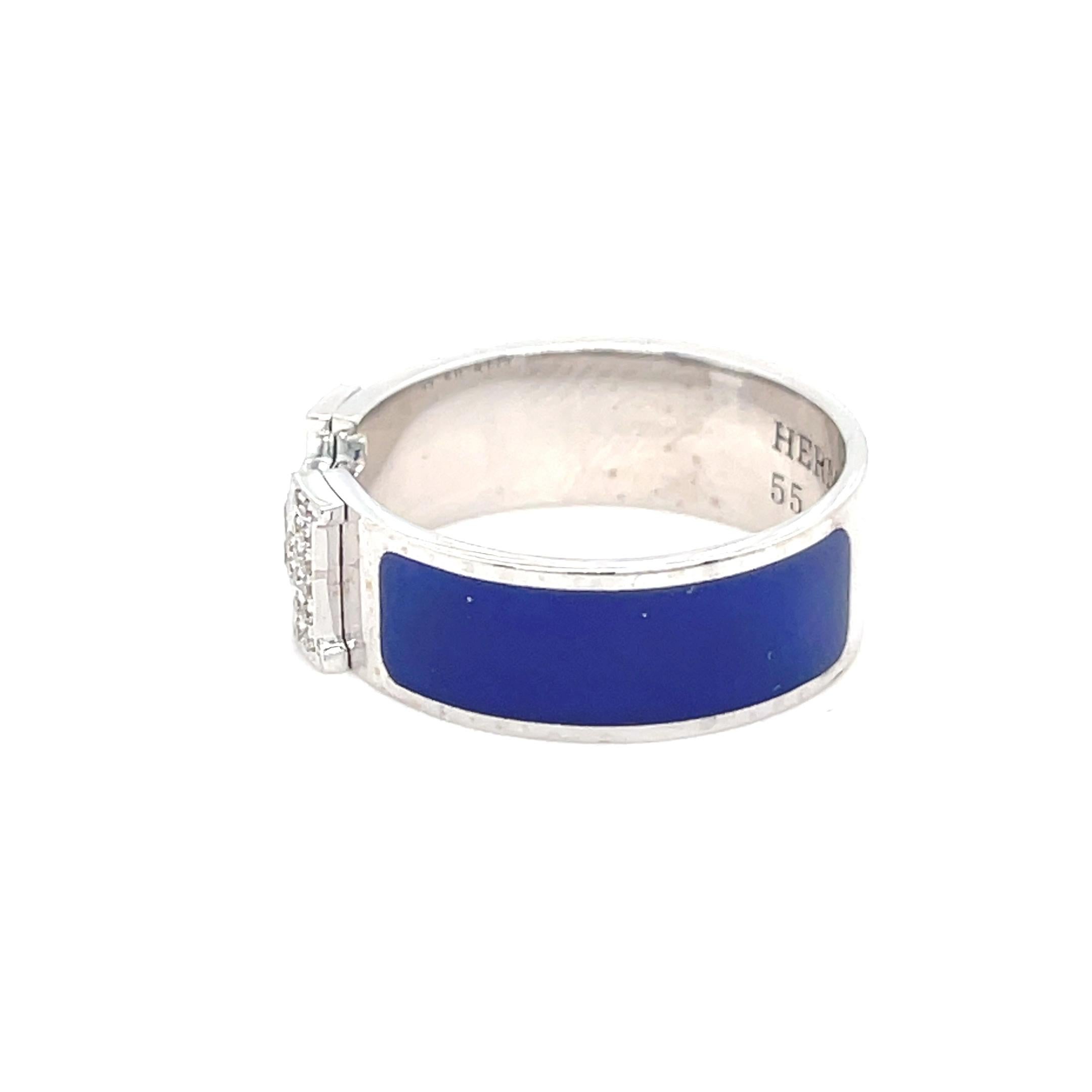 Taglio rotondo Anello Hermes in oro bianco 18k con smalto blu e diamanti H. H. Taglia 7 5.4g in vendita