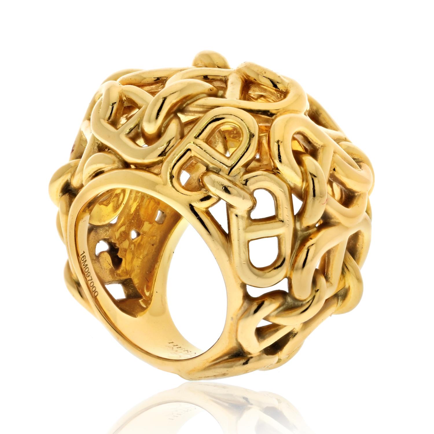 Hermes 18K Yellow Gold Chaîne d'Ancre Dome Cocktail Ring en Excelente estado para la venta en New York, NY