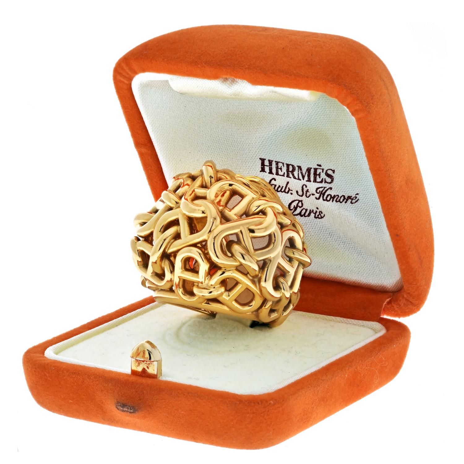 Hermes 18K Yellow Gold Chaîne d'Ancre Dome Cocktail Ring en venta 1