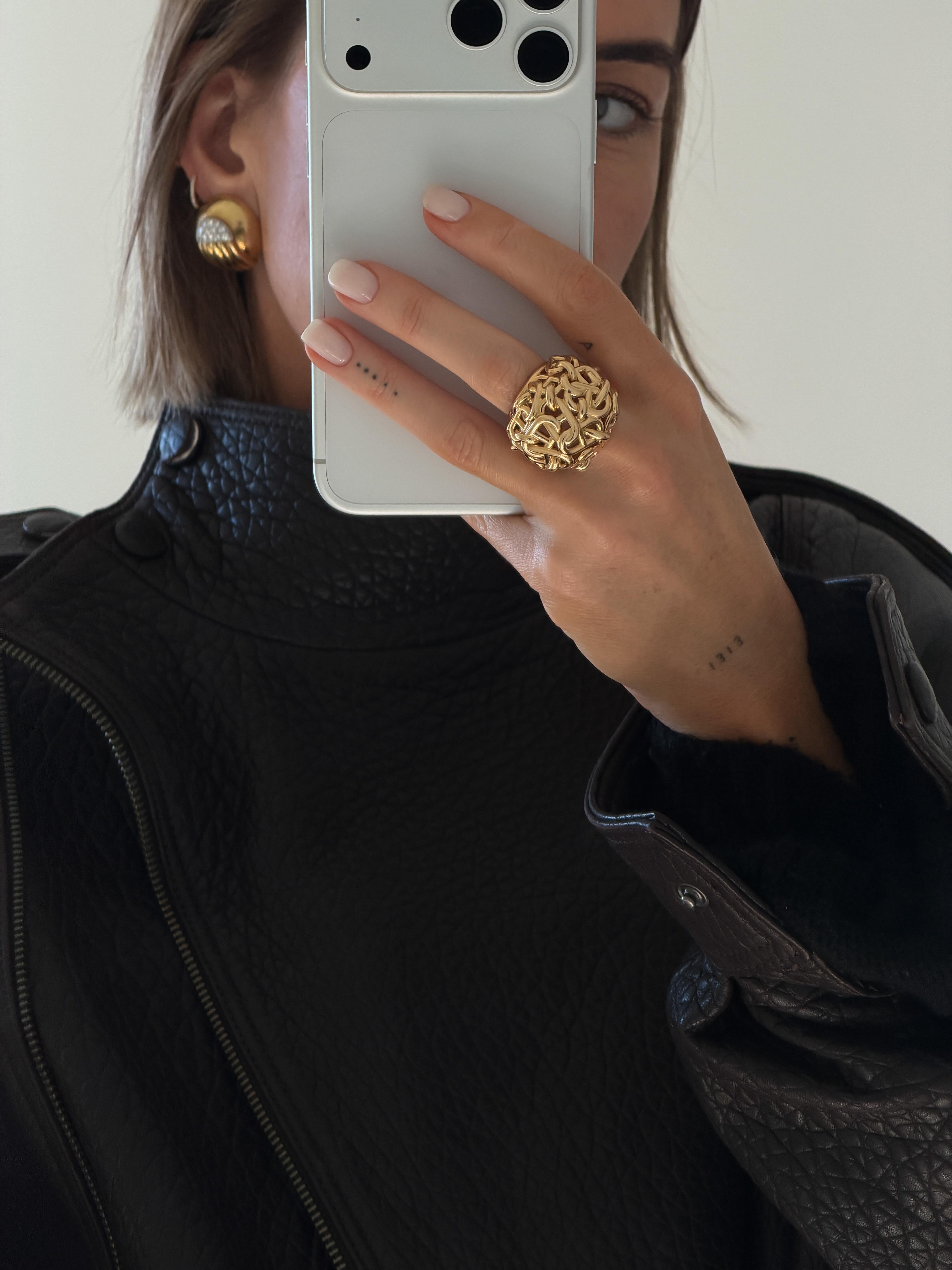 Hermes 18K Yellow Gold Chaîne d'Ancre Dome Cocktail Ring en venta 2