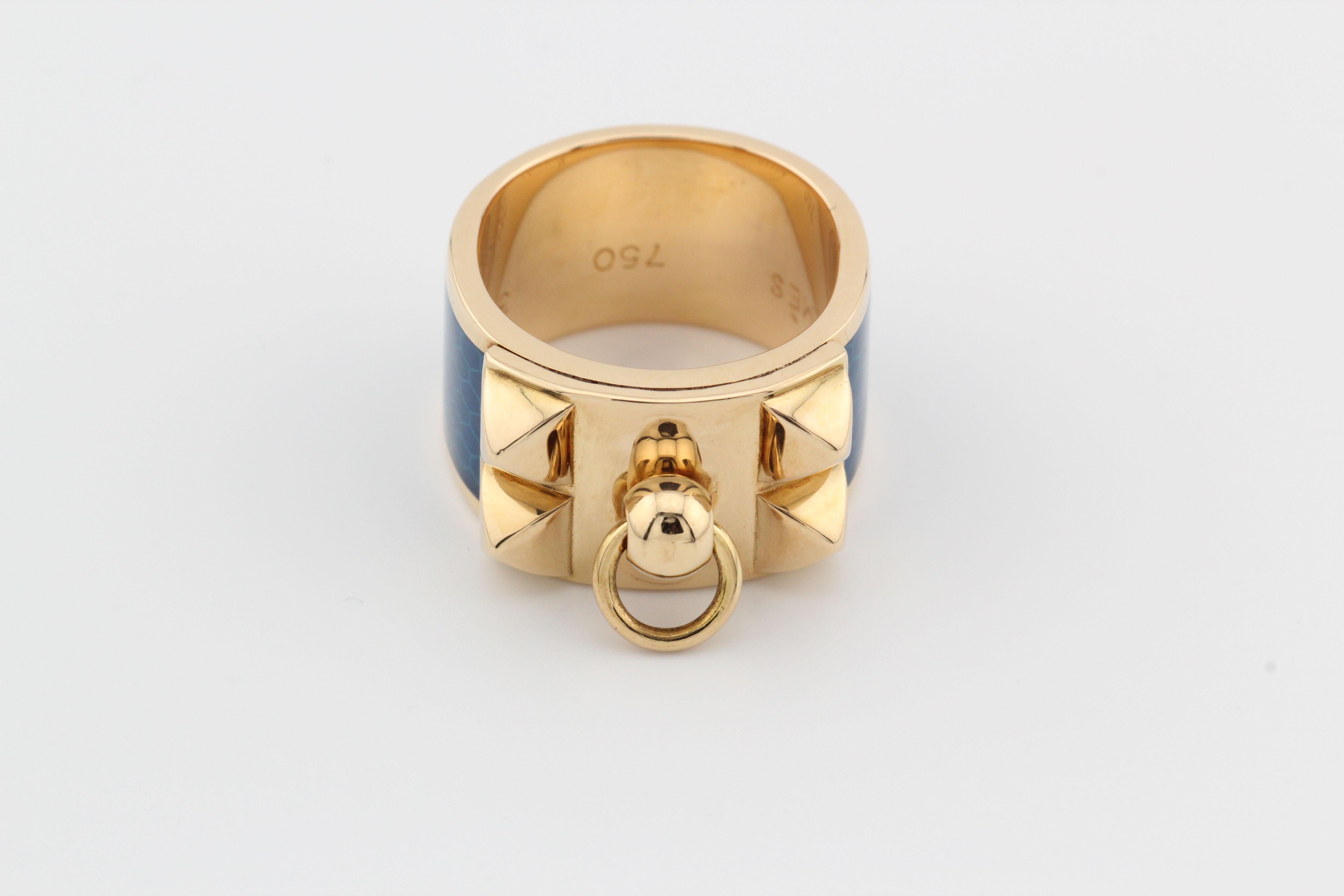 Contemporain Hermes Bague Collier De Chien en or jaune 18k émail bleu Taille 5 en vente