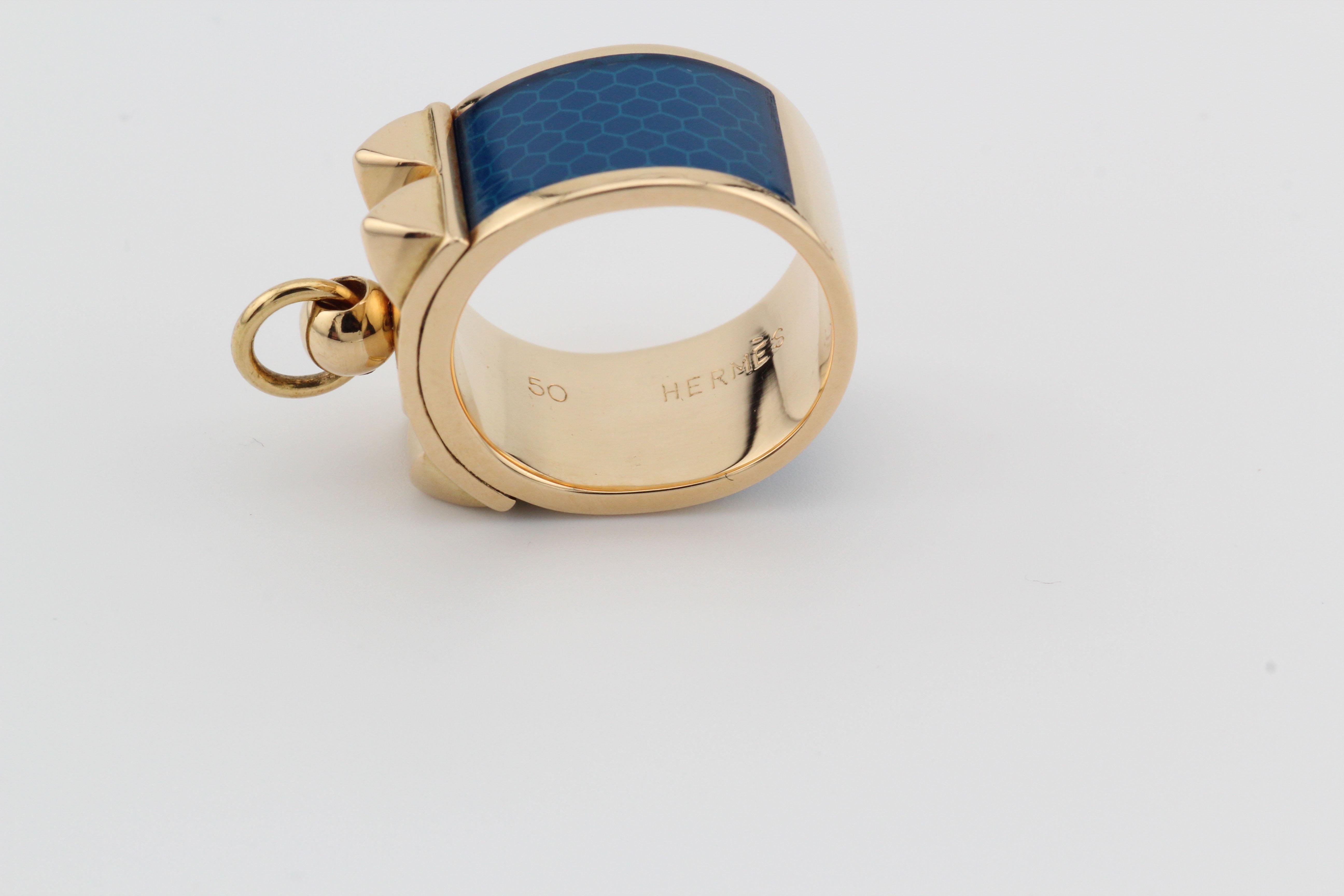 Hermes 18k Yellow Gold Collier De Chien Blue Enamel Ring Size 5 In Good Condition For Sale In Bellmore, NY