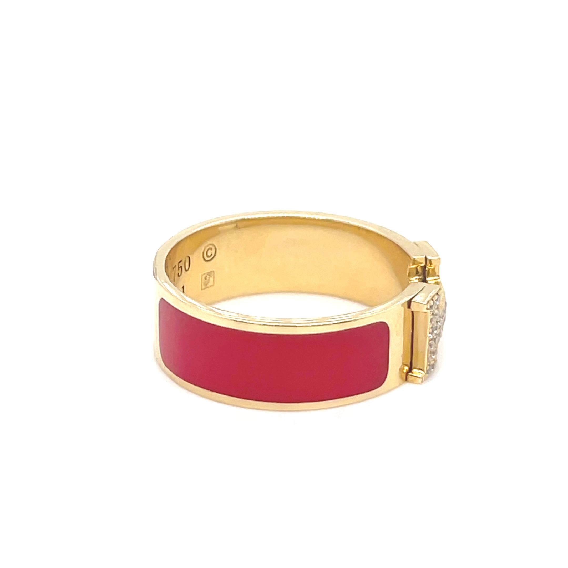 Magnifique bague Hermès en or jaune, diamants et émail
Serti en or jaune 18k
Poids brut : 5,5 grammes
Taille de l'anneau : 7
Largeur de la bande : 5.5 mm
État général : Très bon. Signé 