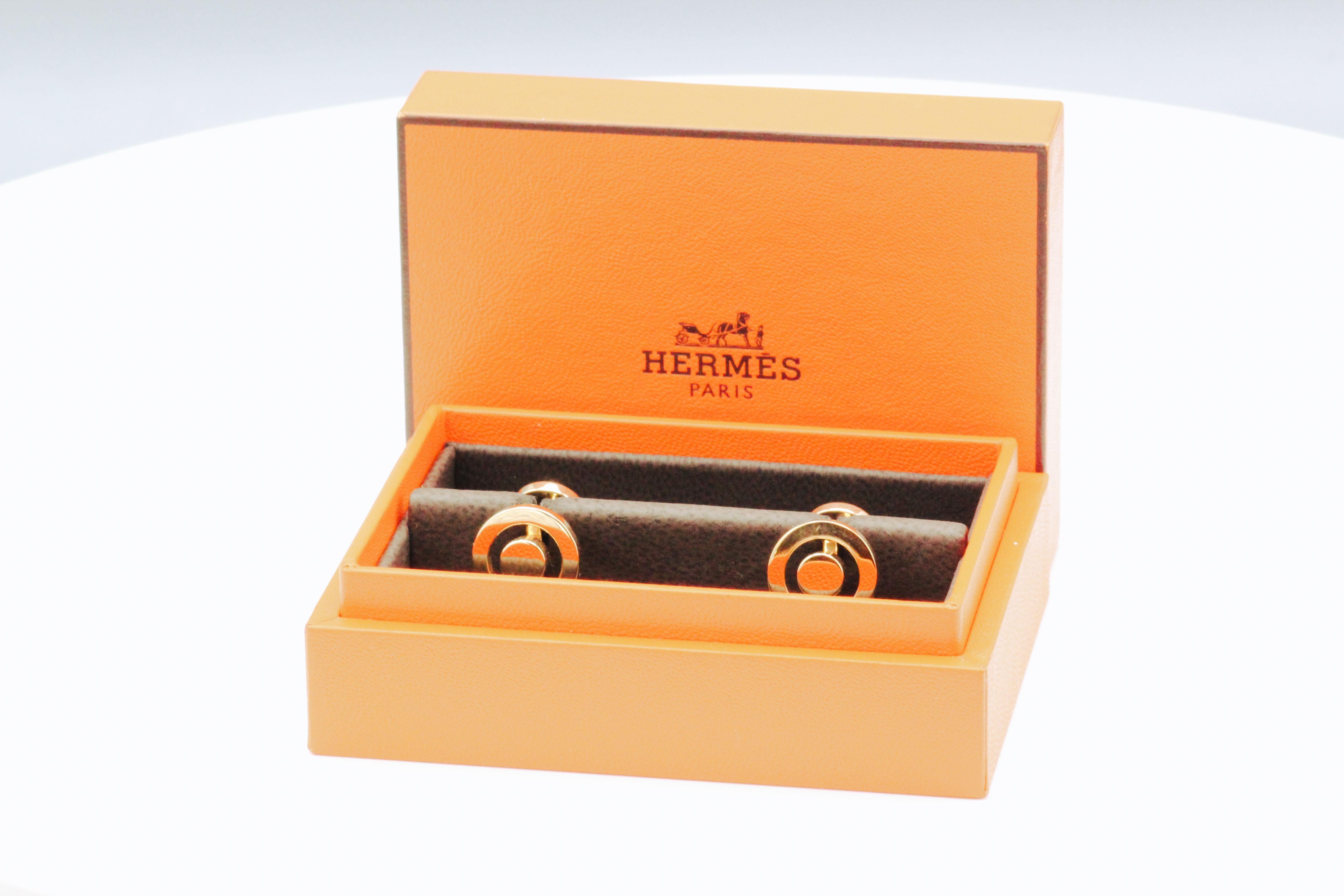 Hermes 18k Yellow Gold Round Bullseye Cufflinks In Good Condition For Sale In Bellmore, NY