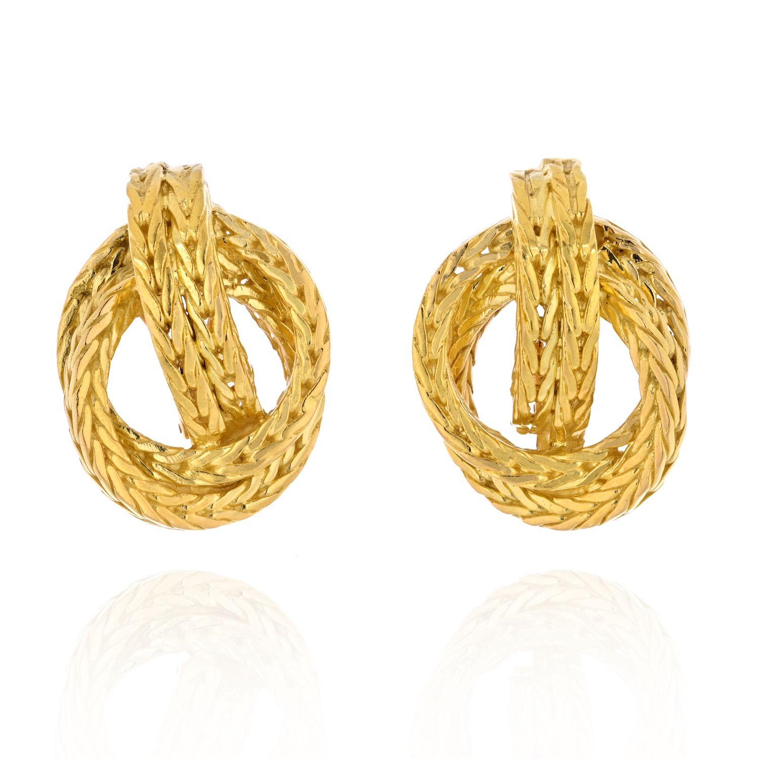 Hermes Nautical Knot Vintage-Ohrringe aus 18 Karat Gelbgold, hergestellt in Frankreich. 
Diese Ohrringe sind in perfektem Zustand, mit französischen Prüfzeichen und Seriennummer an Ort und Stelle.
3.1 cm/ 1.2