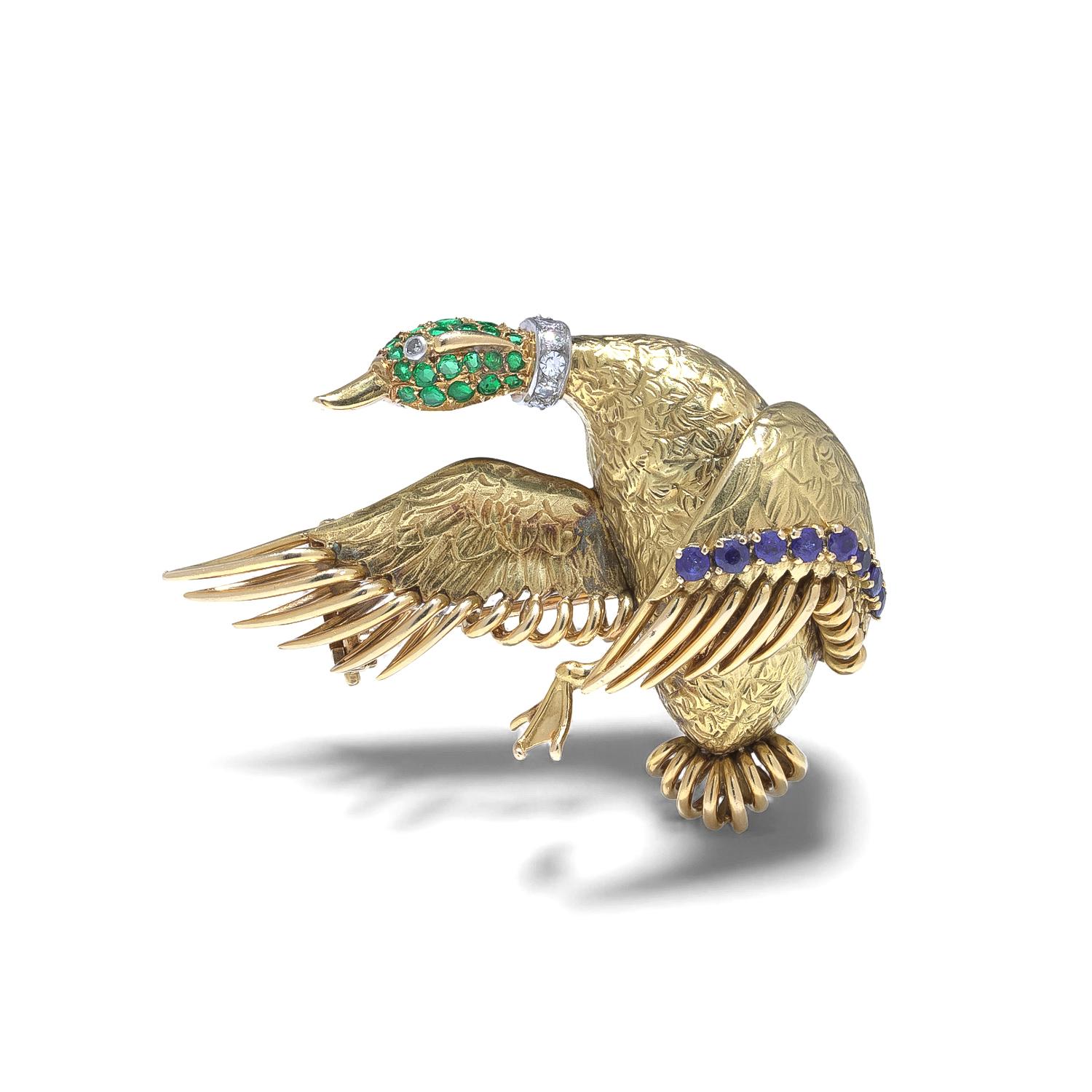 Broche Cisne Hermès de oro de 18 quilates con esmeraldas, diamantes y zafiros en venta