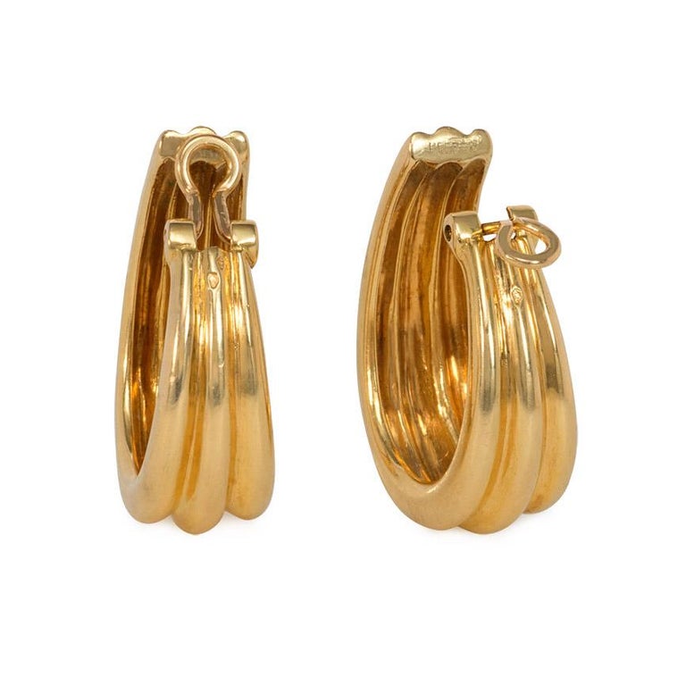 Hermès 1960s Gold Tapered and Ribbed Hoop Earrings For Sale at 1stdibs