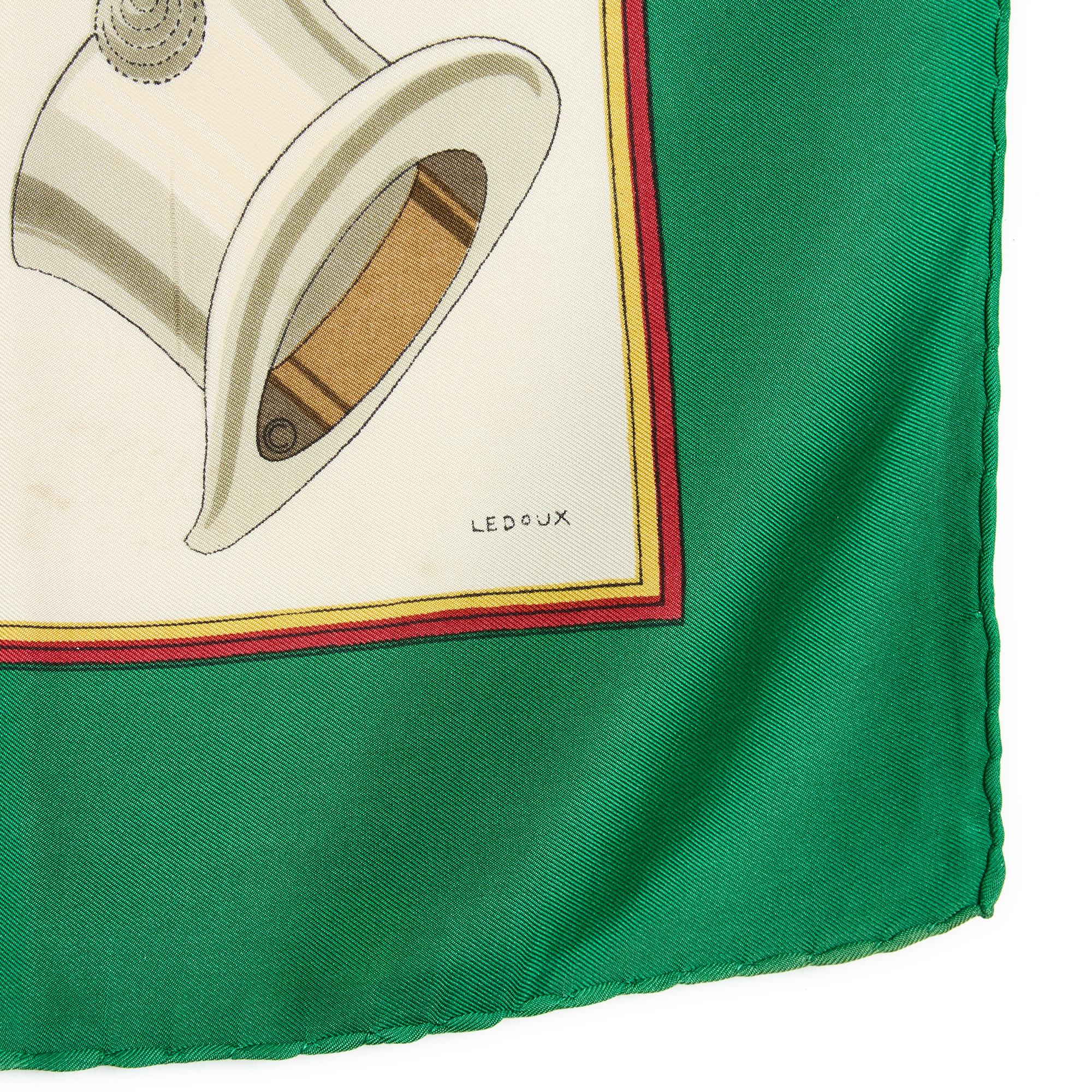 Hermès 1965 Foulard Carré 90 Fiacres Philippe Ledoux Scarf Green In Good Condition For Sale In PARIS, FR