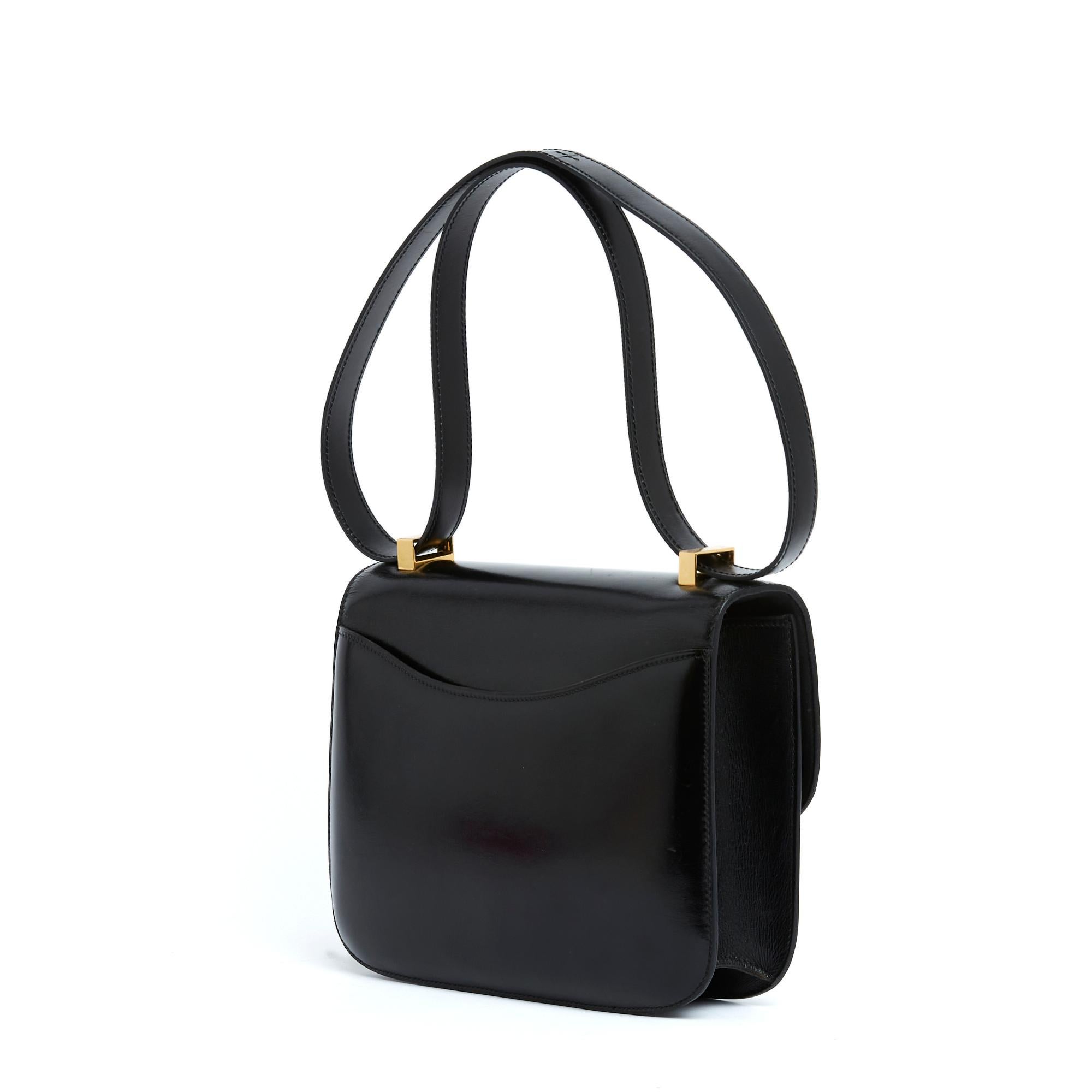 Hermès 1970 Sac Constance 23 Black Leather Gold HDW Bag Hermes In Excellent Condition For Sale In PARIS, FR