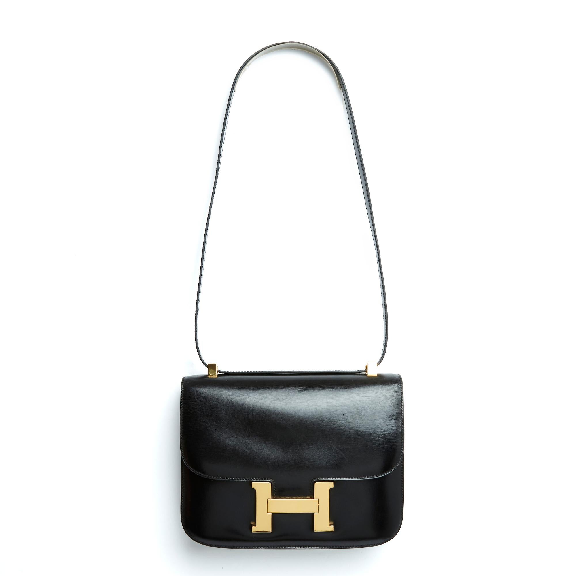 Hermès 1970 Sac Constance 23 Black Leather Gold HDW Bag Hermes For Sale 3