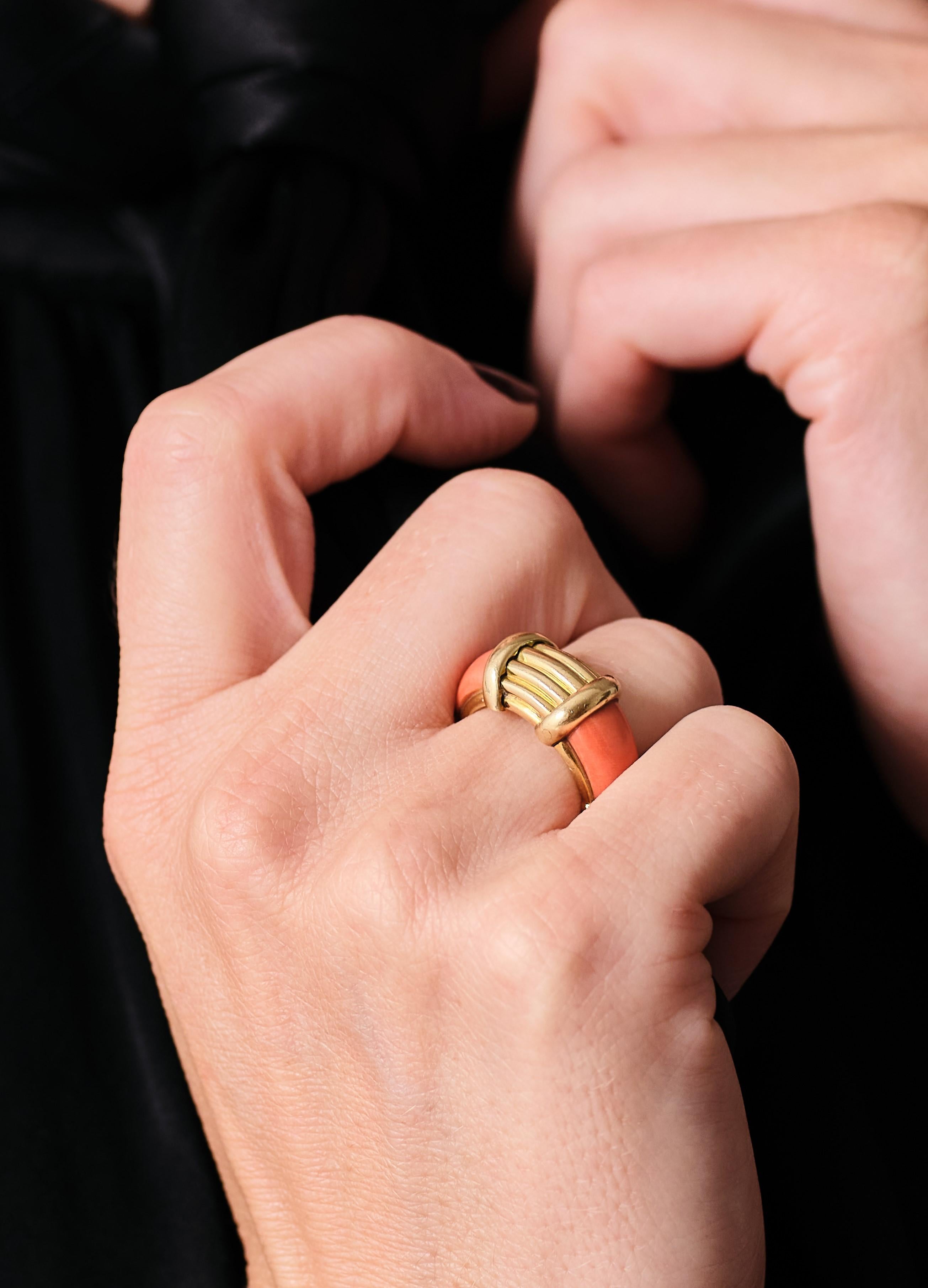 Cabochon Hermès 1970s yellow gold and coral ring For Sale