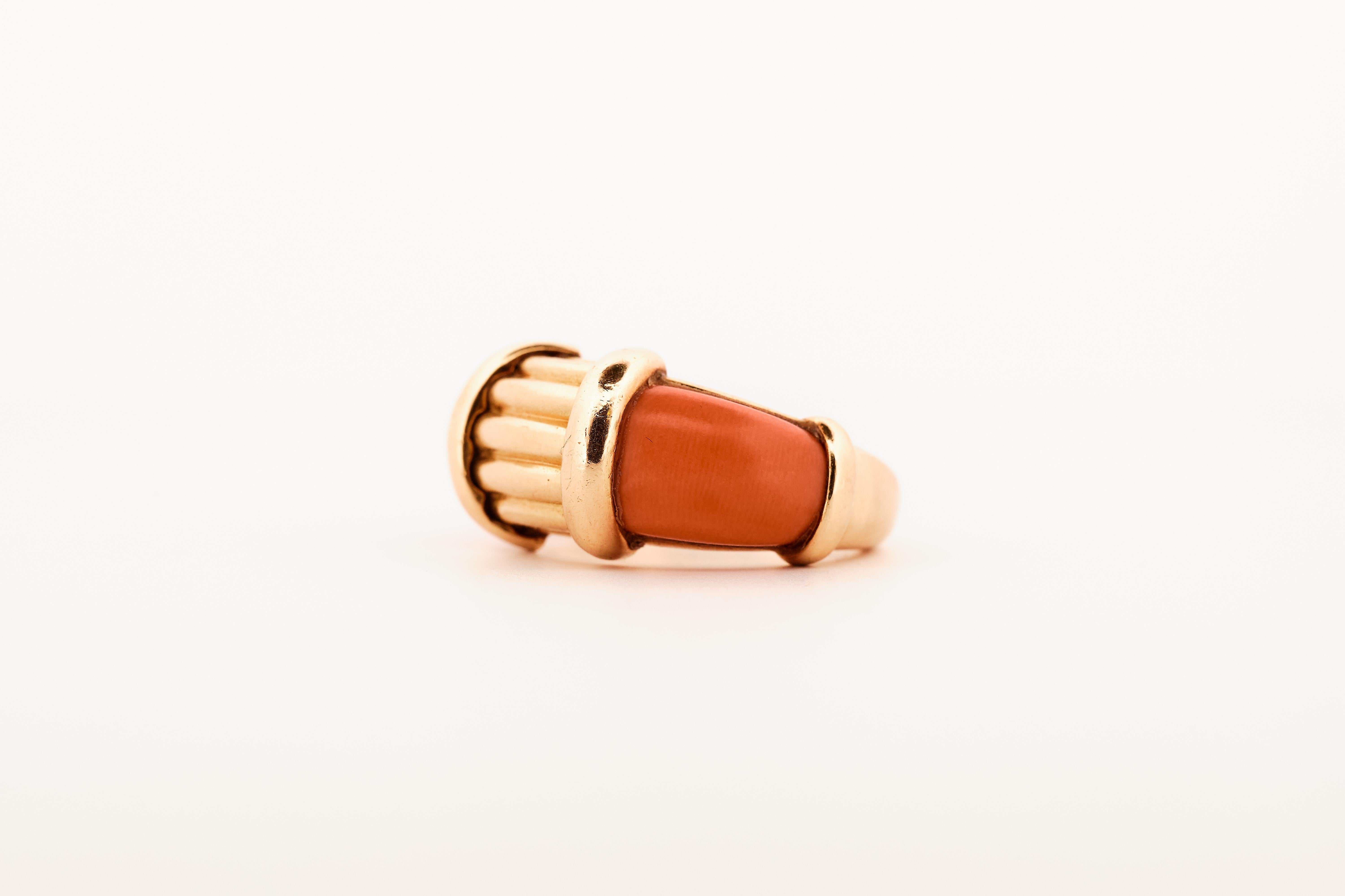 Hermès 1970s yellow gold and coral ring For Sale 2