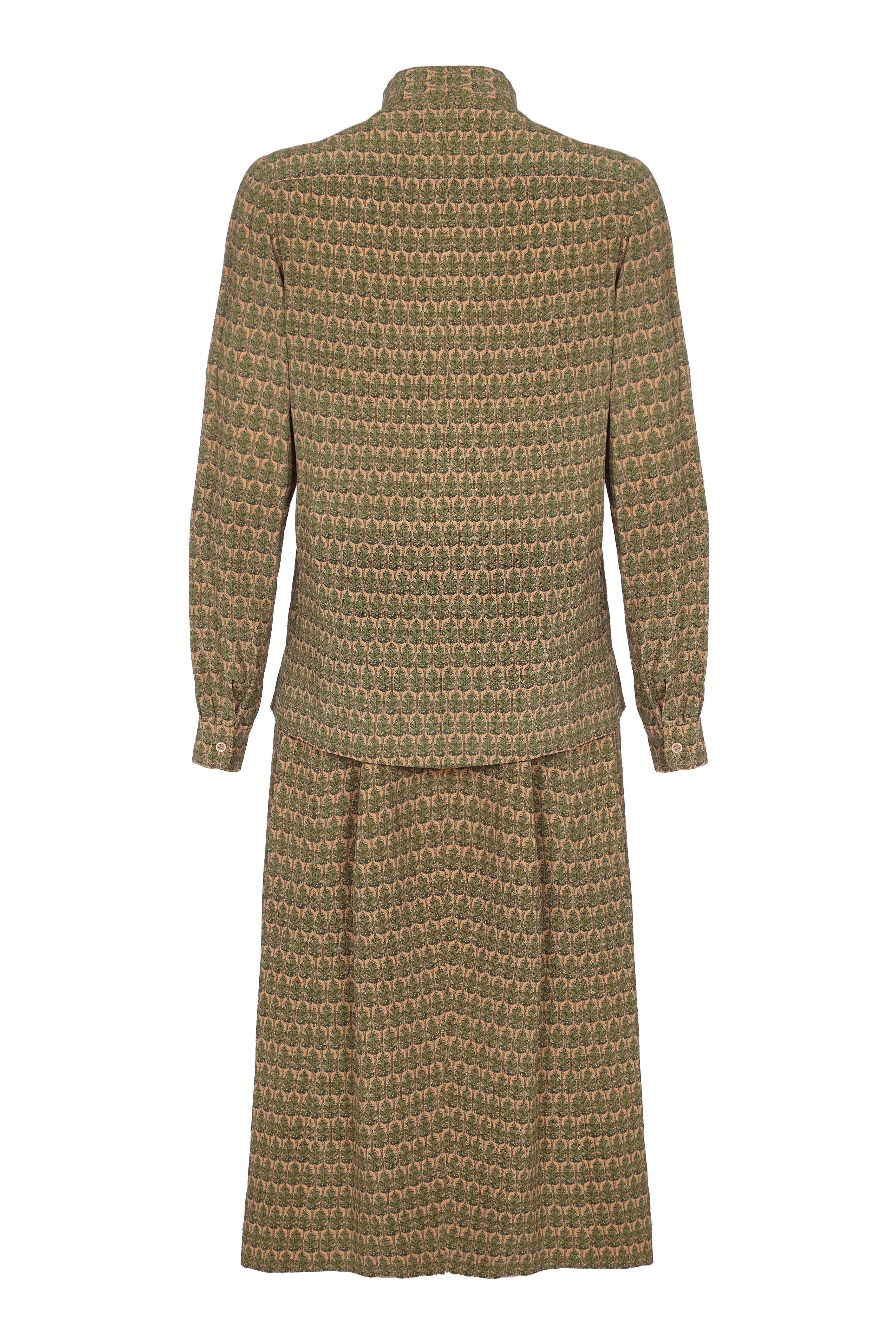 Hermes 1970s Silk Sage Green Oakleaf Print Blouse and Skirt Suit In Excellent Condition In London, GB