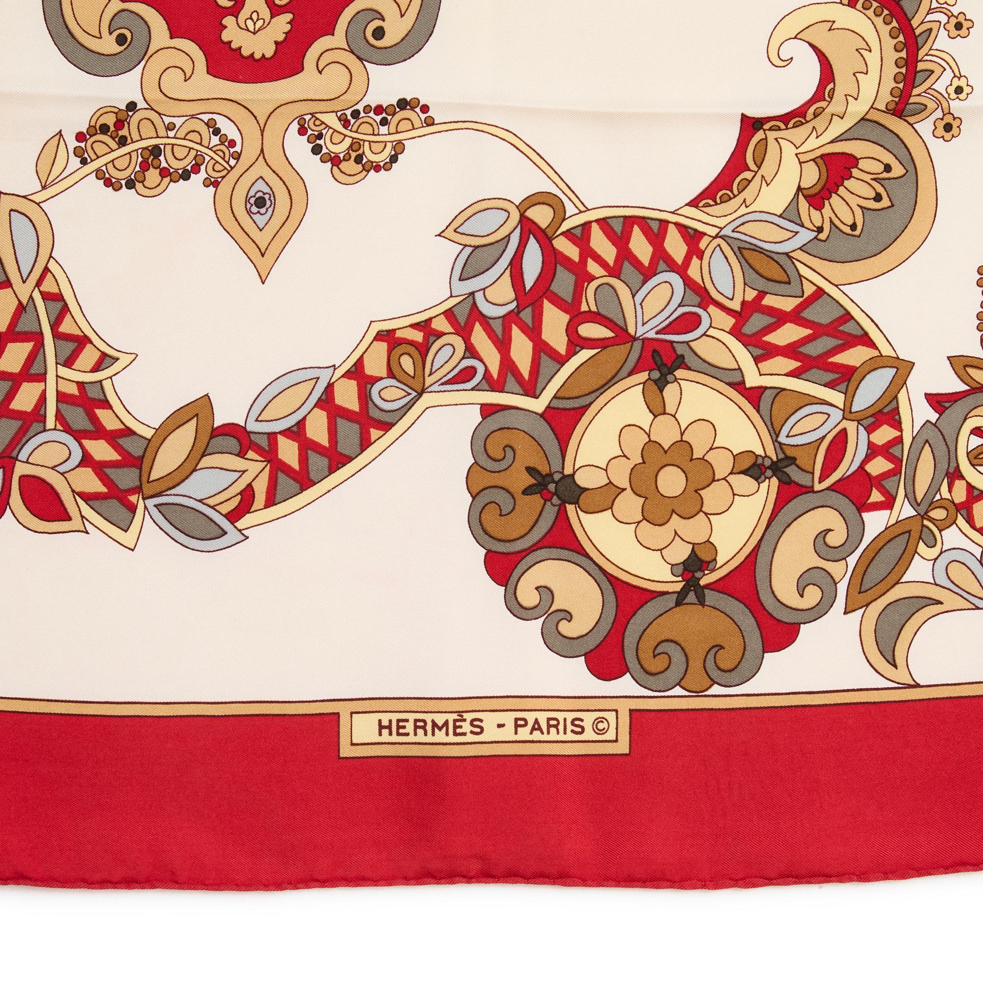 Hermès 1972 Foulard Soie Carré 90 Cendrillon Silk Scarf Multicolor In Good Condition In PARIS, FR