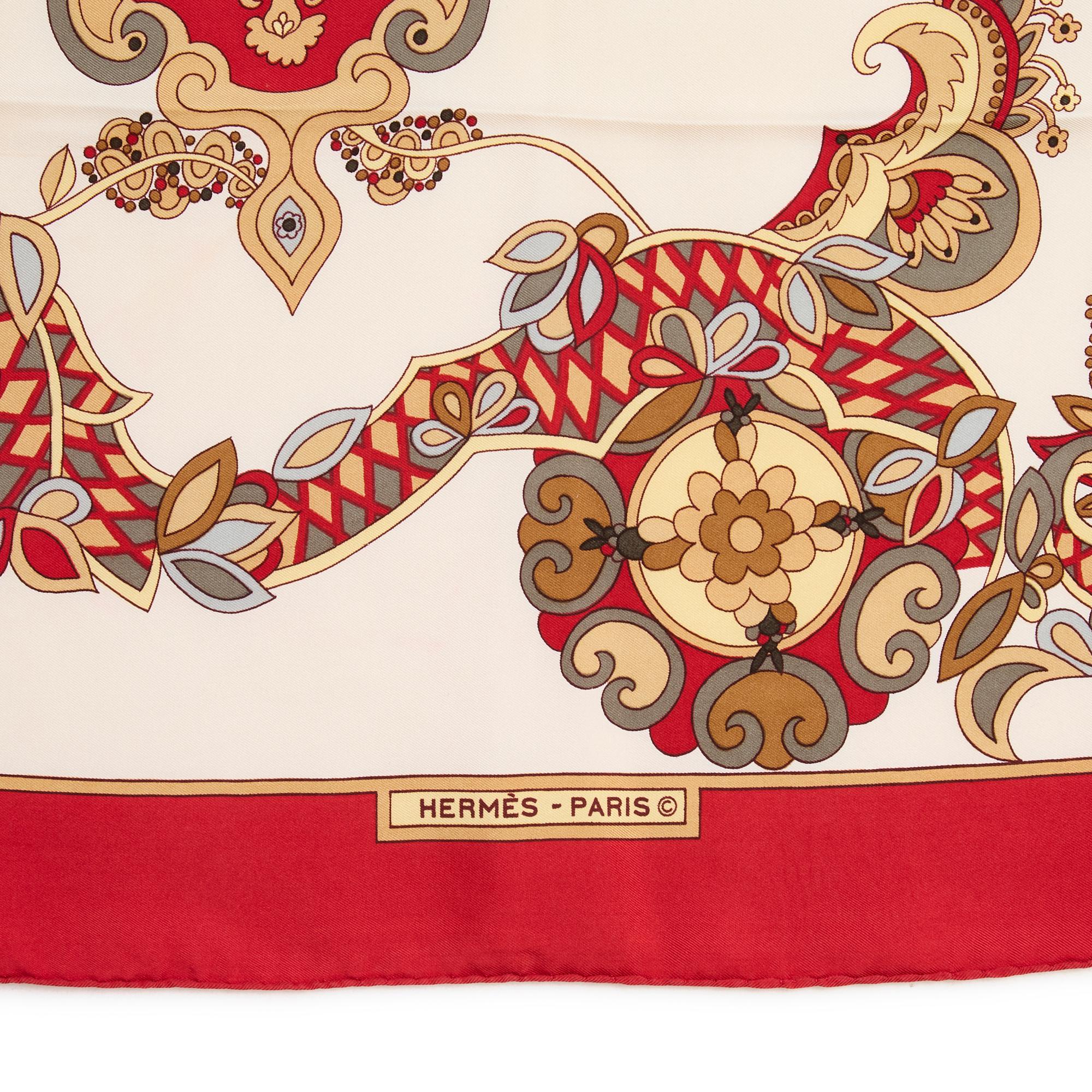 Hermès 1972 Foulard Soie Carré 90 Cendrillon Silk Scarf Multicolor In Good Condition For Sale In PARIS, FR