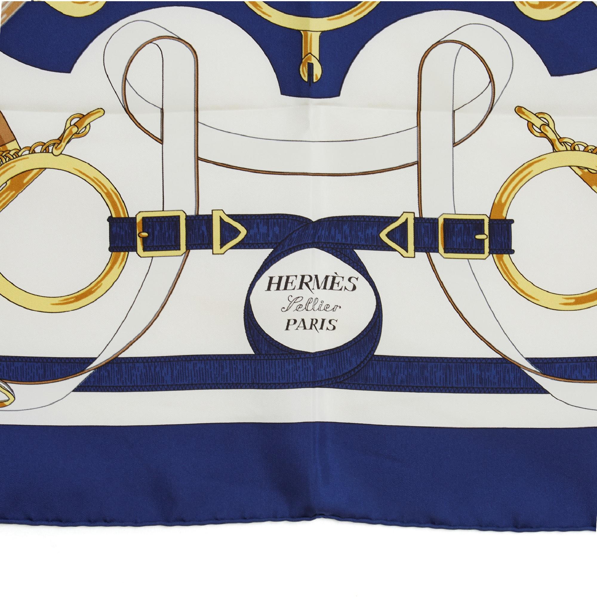 Hermès 1974 Foulard Carré 90 Eperon d Or Bufanda Carre Seda Oro Azul Marino Hermes Púrpura en venta