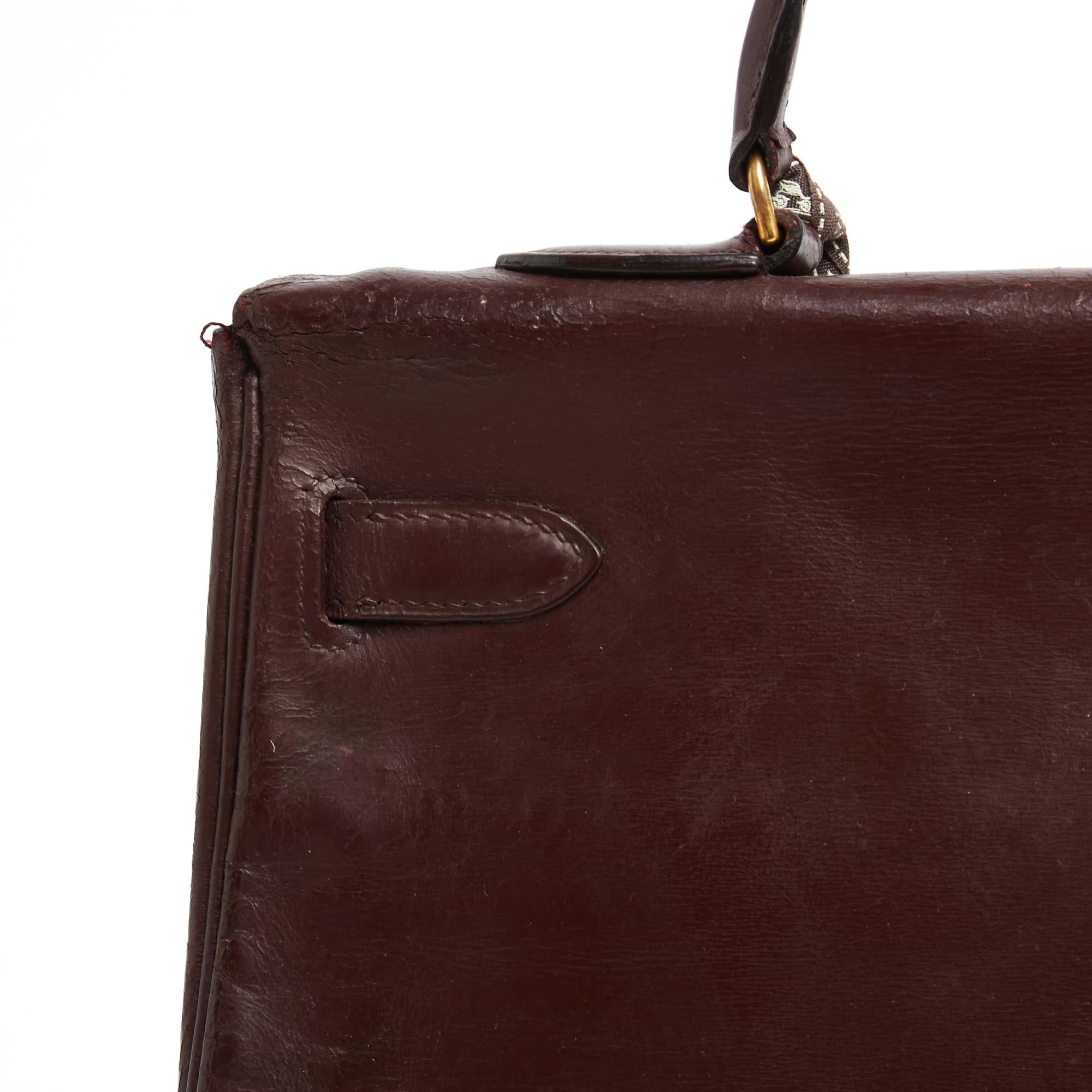 Women's or Men's Hermès 1981 Sac Kelly 35 Burgundy Dark Red Leather Bag Hermes For Sale