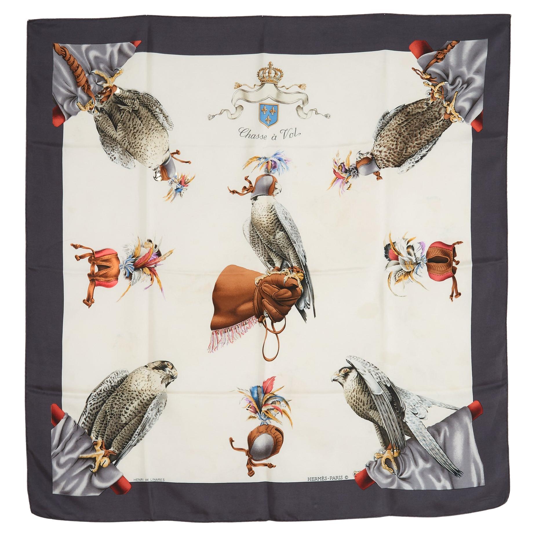 Hermès 1986 Foulard Carré 90 Soie Chasse a vol Grey Ecru Silk Twill Scarf Hermes en venta