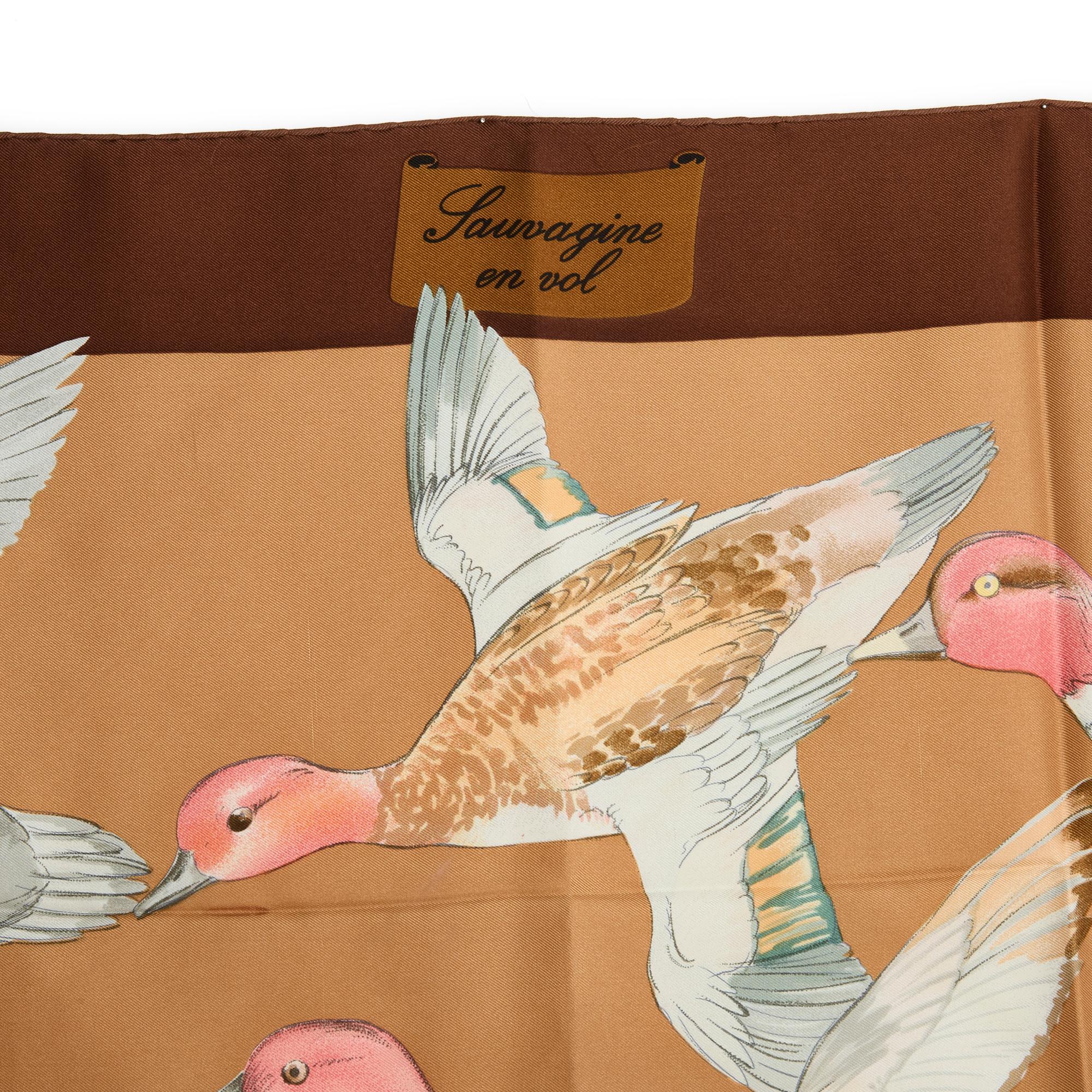 Beige Hermès 1986 Foulard Soie Carre 90 Sauvagine en Vol Brown Silk Twill Scarf Hermes in vendita