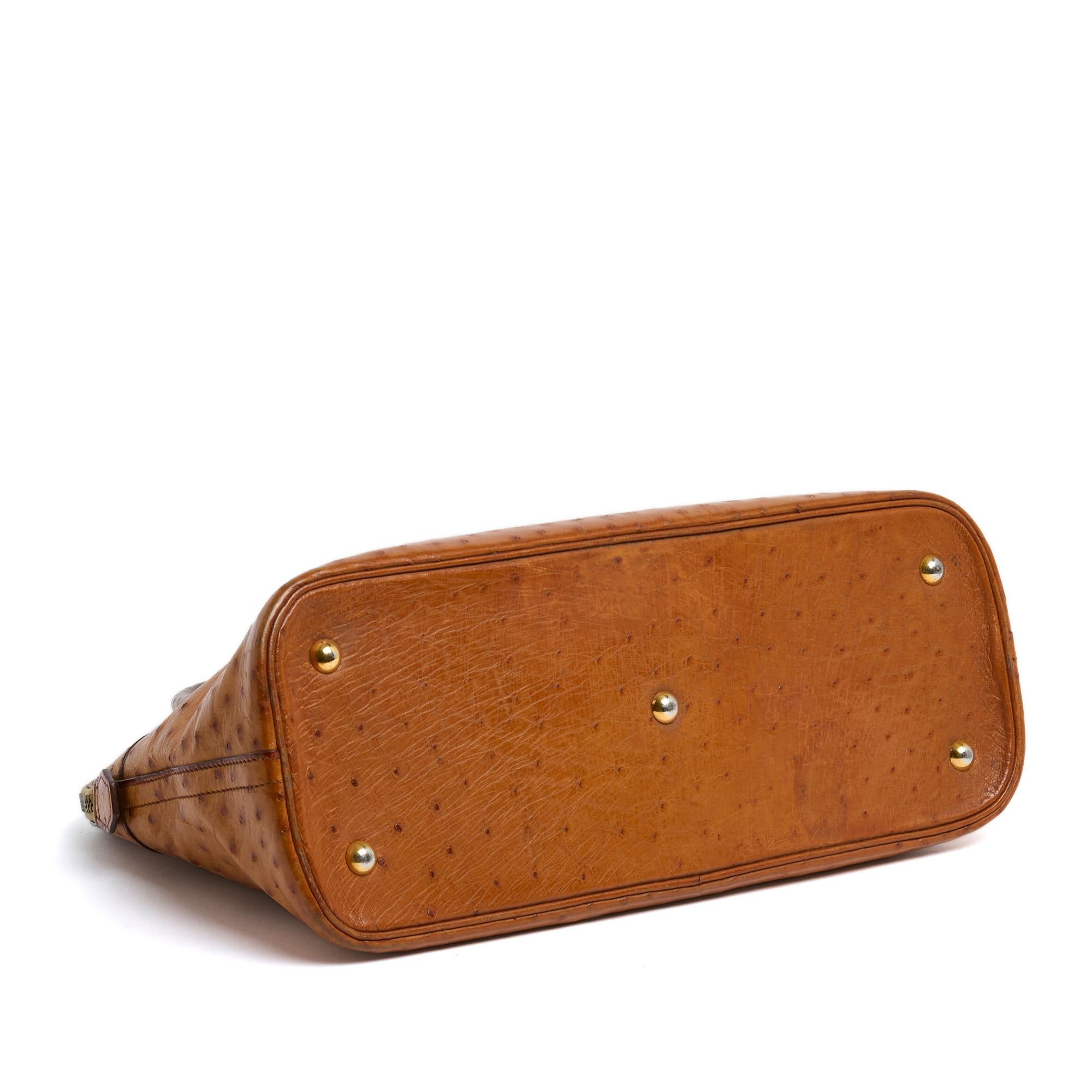 Hermès 1989 Sac Bolide 35 Precious Gold Leather Bolide Bag With Strap Hermes In Good Condition In PARIS, FR