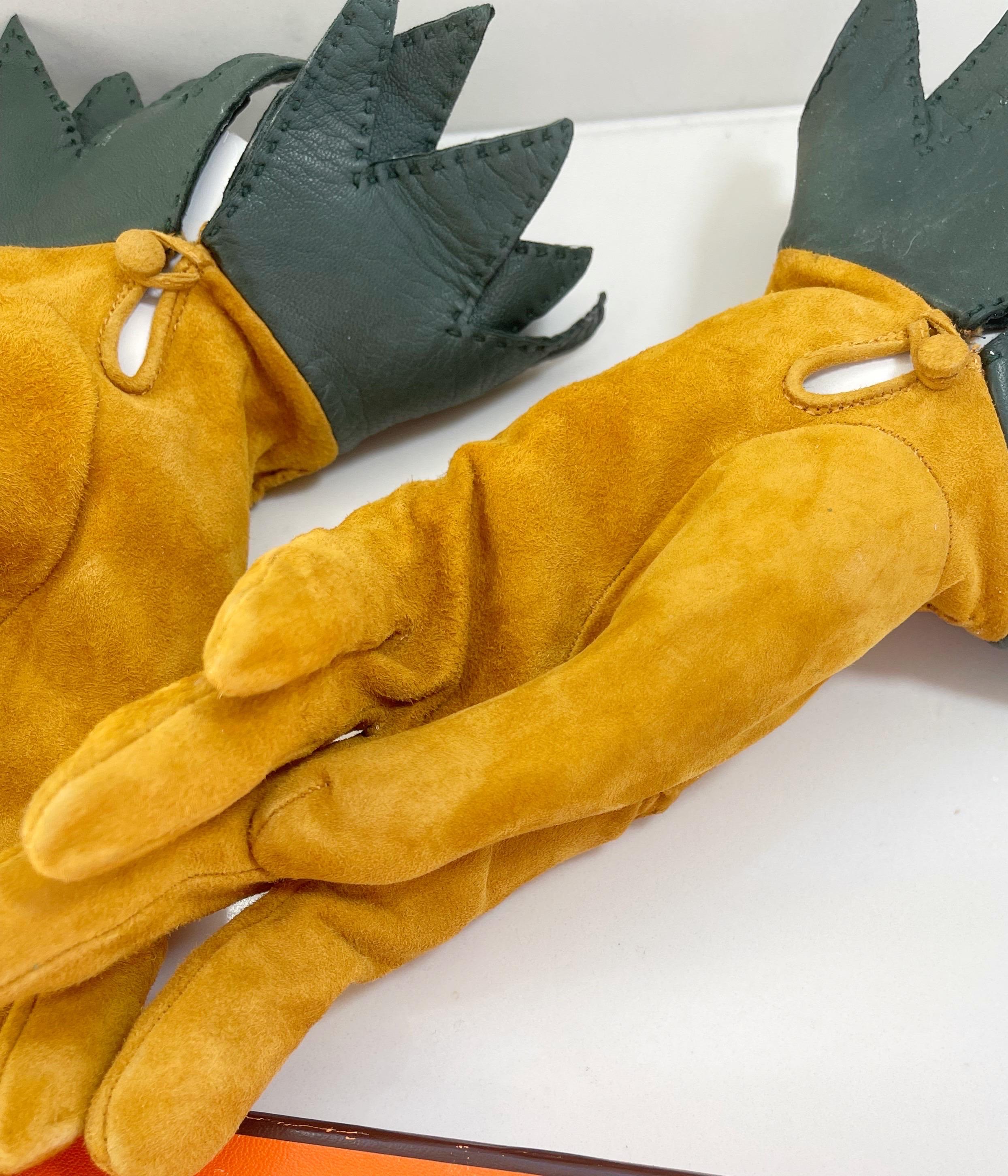 Hermès 1990s Vintage Pineapple Novelty Suede Leather Size 7.5 90s Gloves For Sale 6