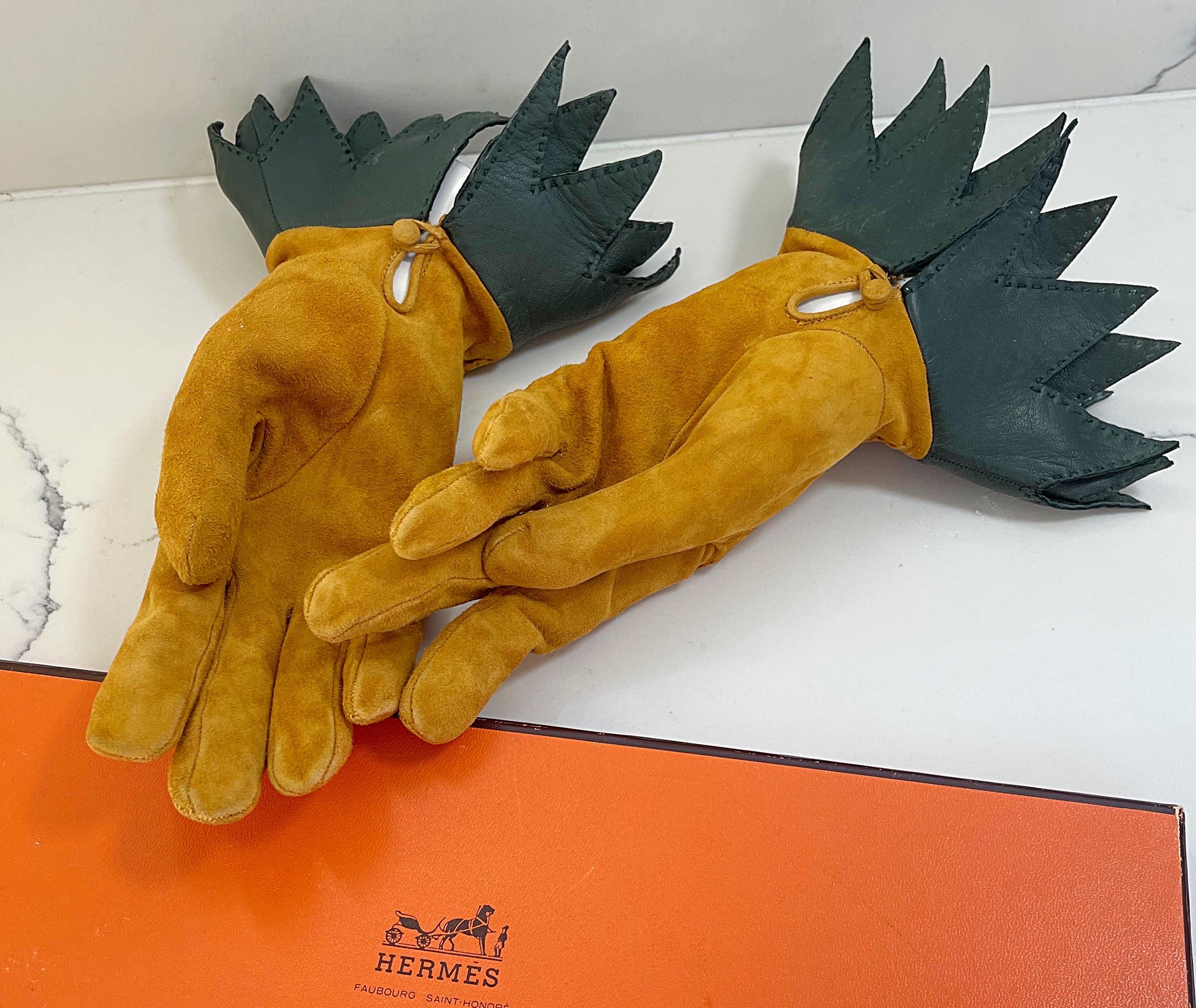 Hermès 1990s Vintage Pineapple Novelty Suede Leather Size 7.5 90s Gloves In Excellent Condition For Sale In San Diego, CA