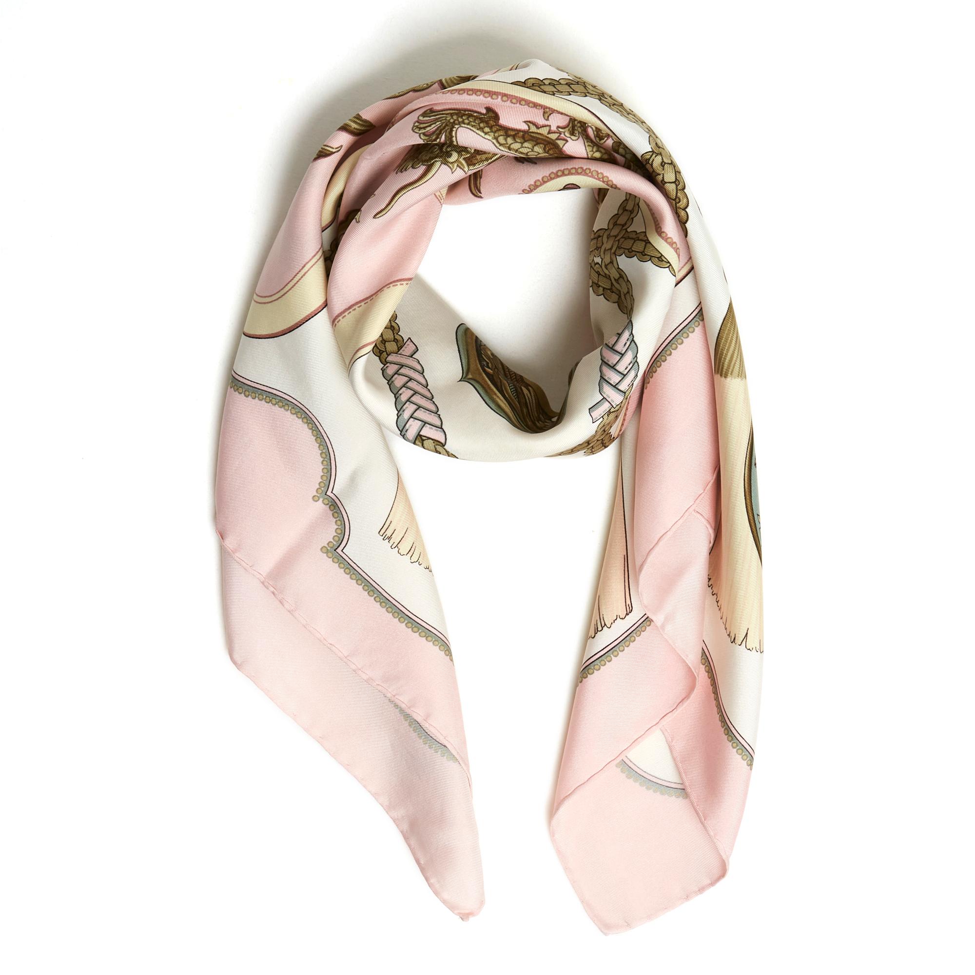 Hermès square scarf 90 in silk twill, Tsubas pattern by Christiane Vauzelles, published in 1991 and never reissued, pale pink tones. Width 90 cm x length 90 cm approximately. The square is vintage and probably has some traces of use but it remains