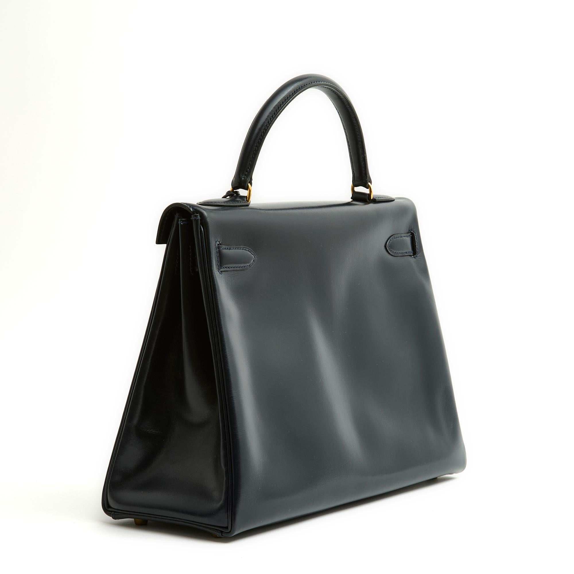 Hermes 1991 sac Kelly 32 Navy Box Leather bag and strap Pristine In Excellent Condition In PARIS, FR