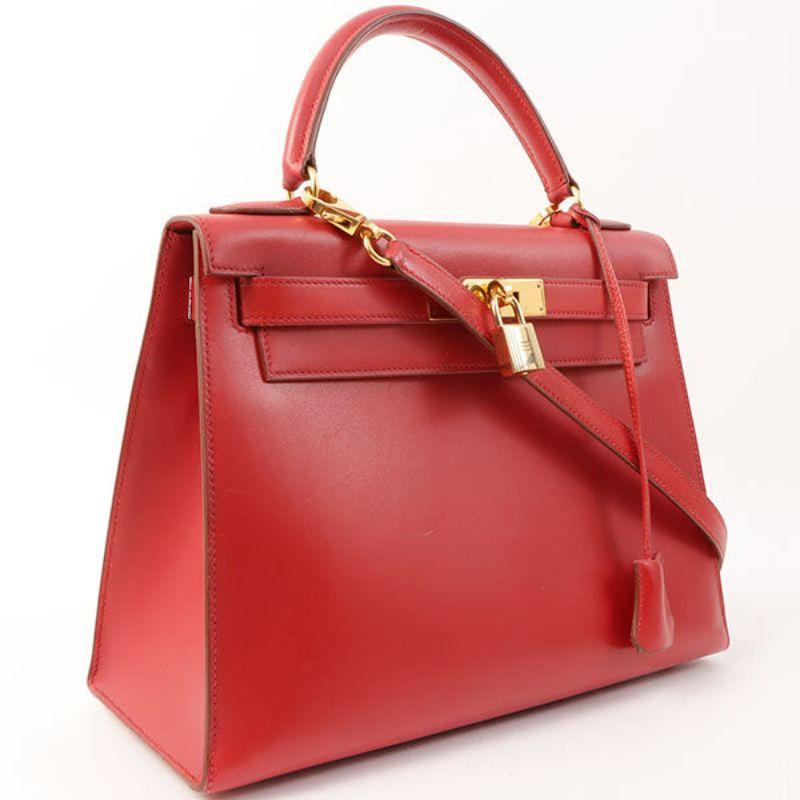 Hermes 1994 Made Kelly Bag 28Cm Rouge Vif

Additional information:
Interior pocket x3
Accessories: Dust bag, cadena x1, key x2, clocehtte x1
Material: Box calf leather Sellier 1994
Made in France.
Size: 28 W x 10 D x 21 H cm
Shoulder drop: 88cm