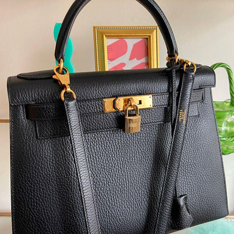 Hermes 1999 Made Kelly Bag 28Cm Black

Additional information:
Measurements: 29 W x 11 D x 21 H cm
Shoulder drop 89cm; Handle 26cm
Condition: Good
This item has been used and may have some minor flaws. Before purchasing, please refer to the images