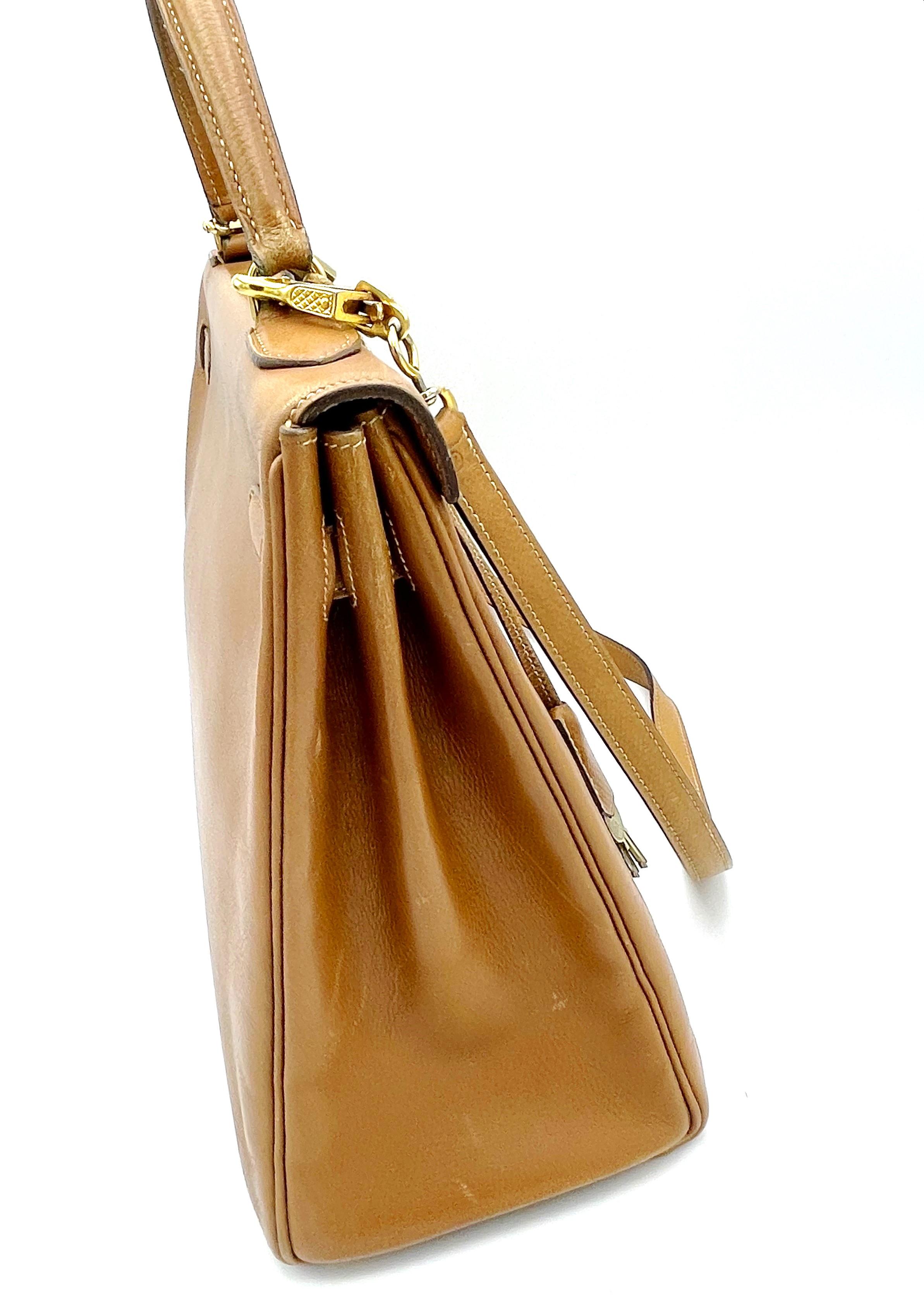 HERMÉS 2 way Kelly bag, Retourne,  32cm, Courchevel  Leather gold, 1982 - L   For Sale 2
